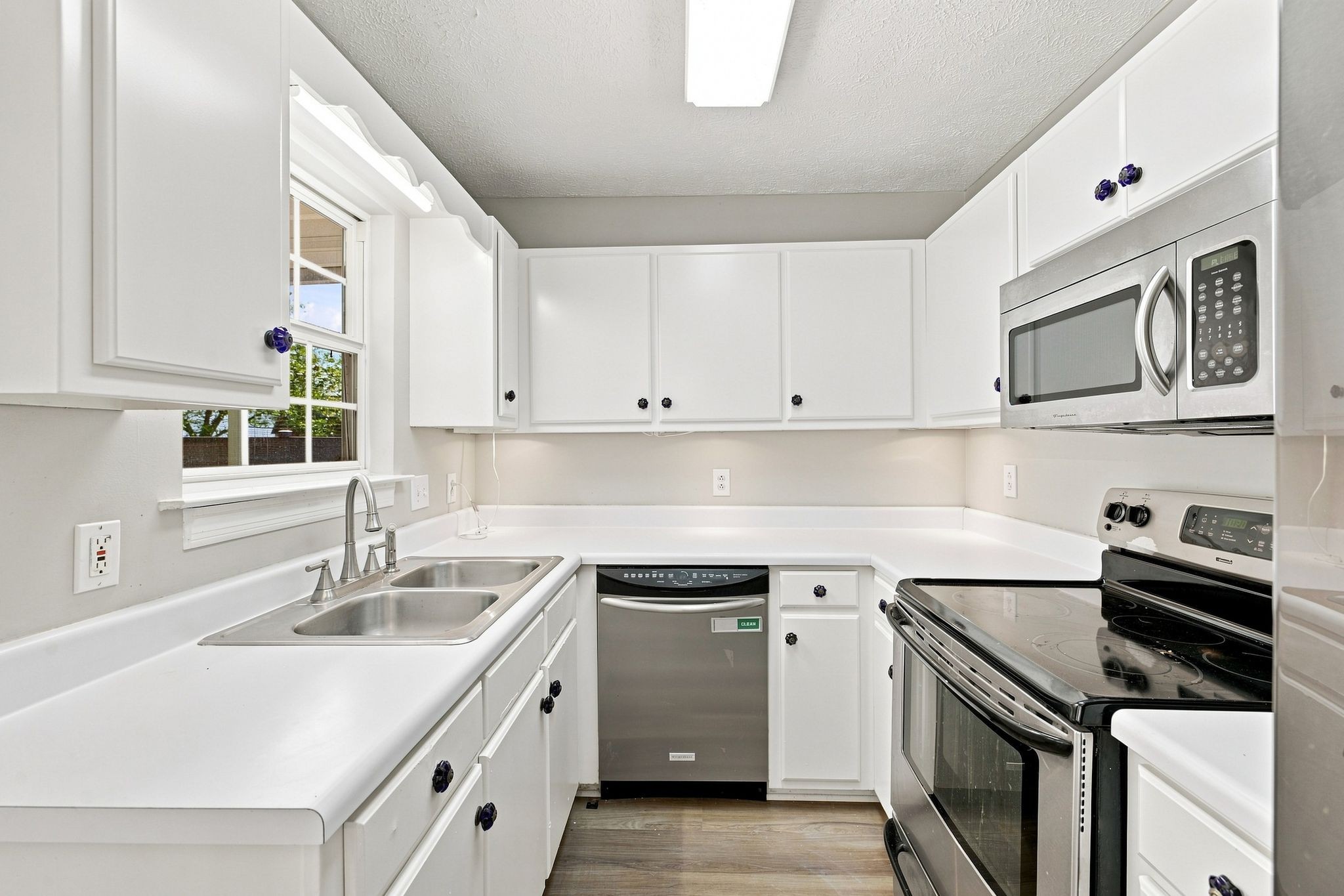 1794 Lucille Ln