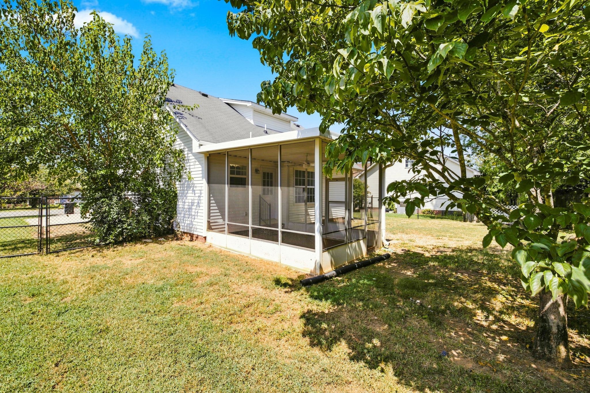 1794 Lucille Ln