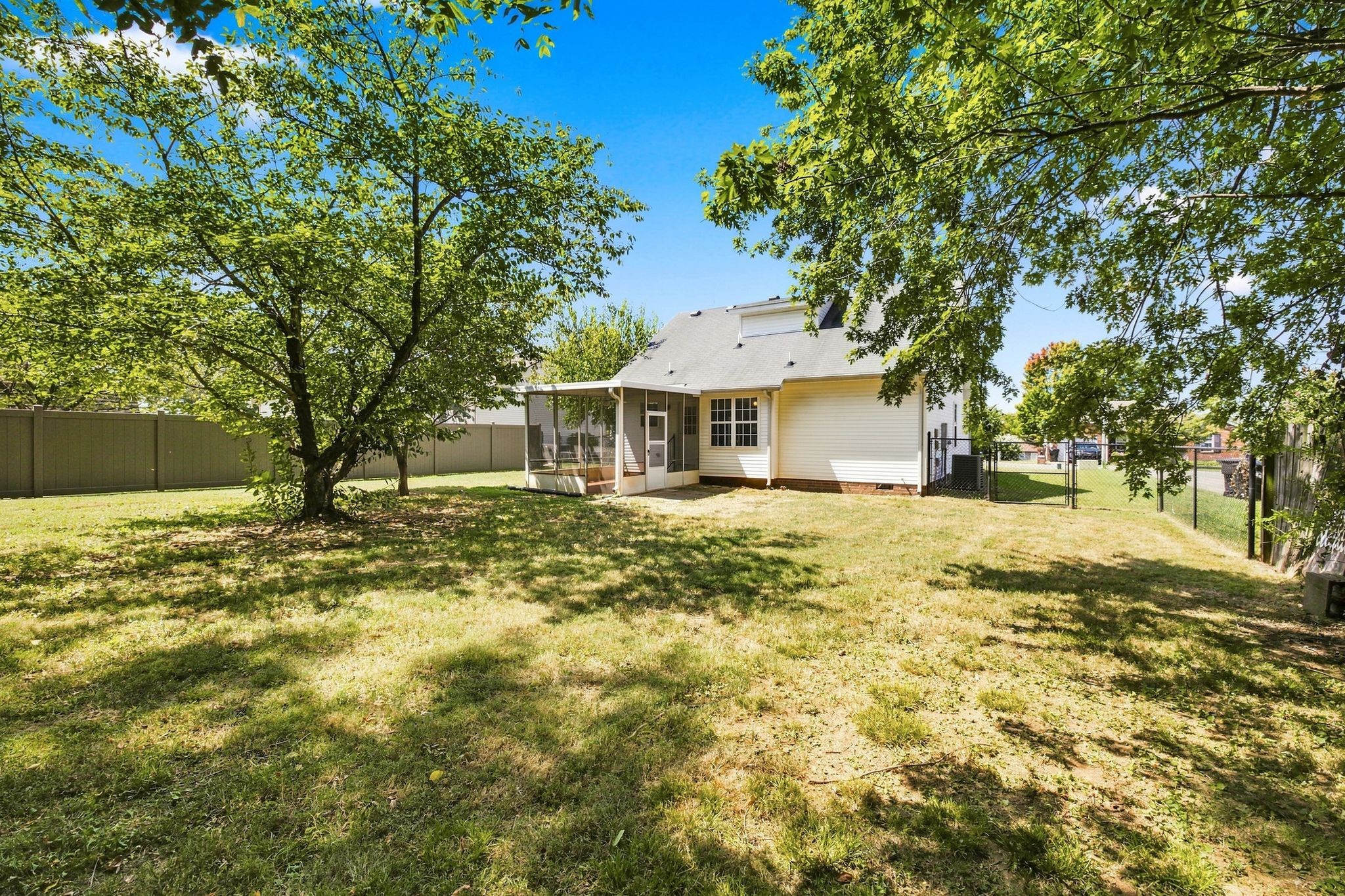 1794 Lucille Ln
