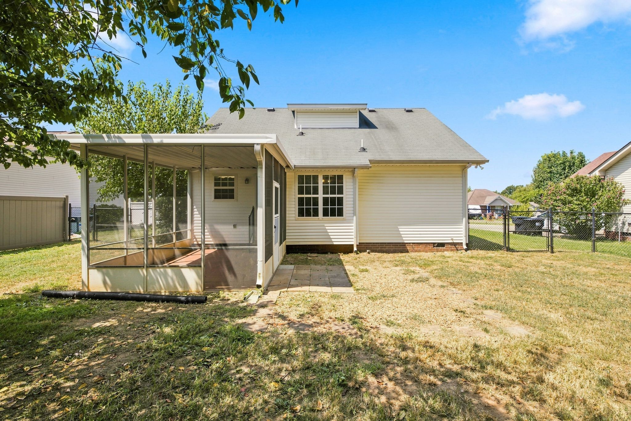1794 Lucille Ln