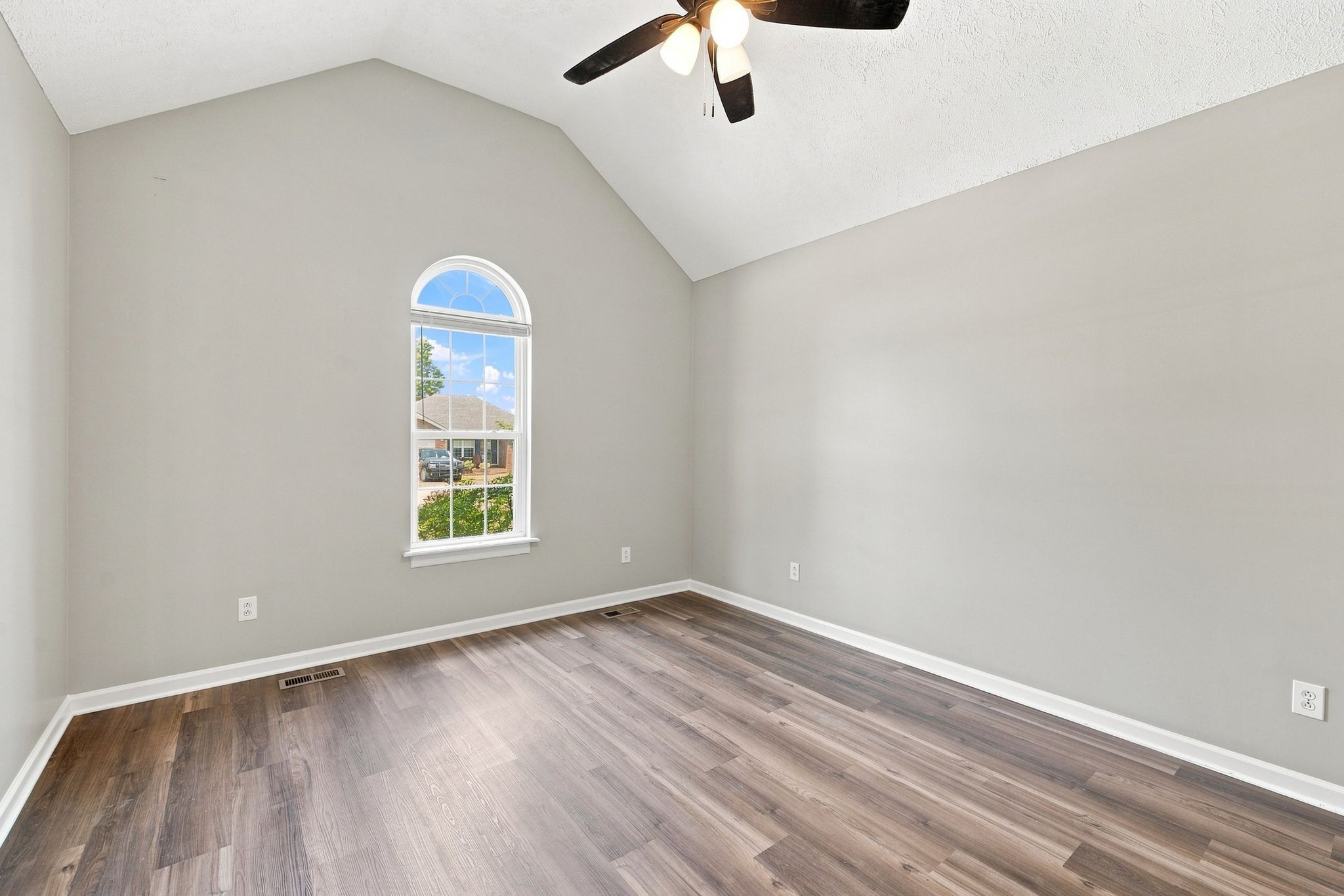 1794 Lucille Ln