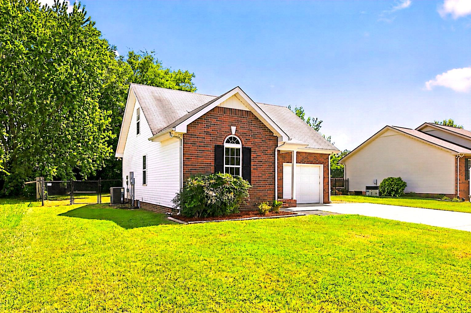1794 Lucille Ln