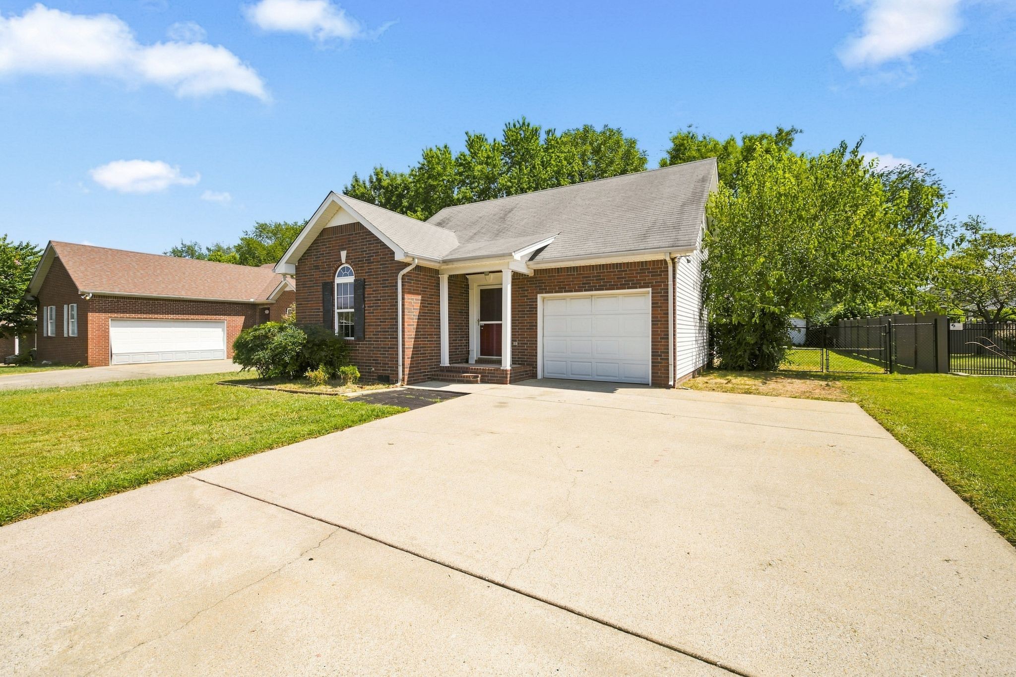 1794 Lucille Ln