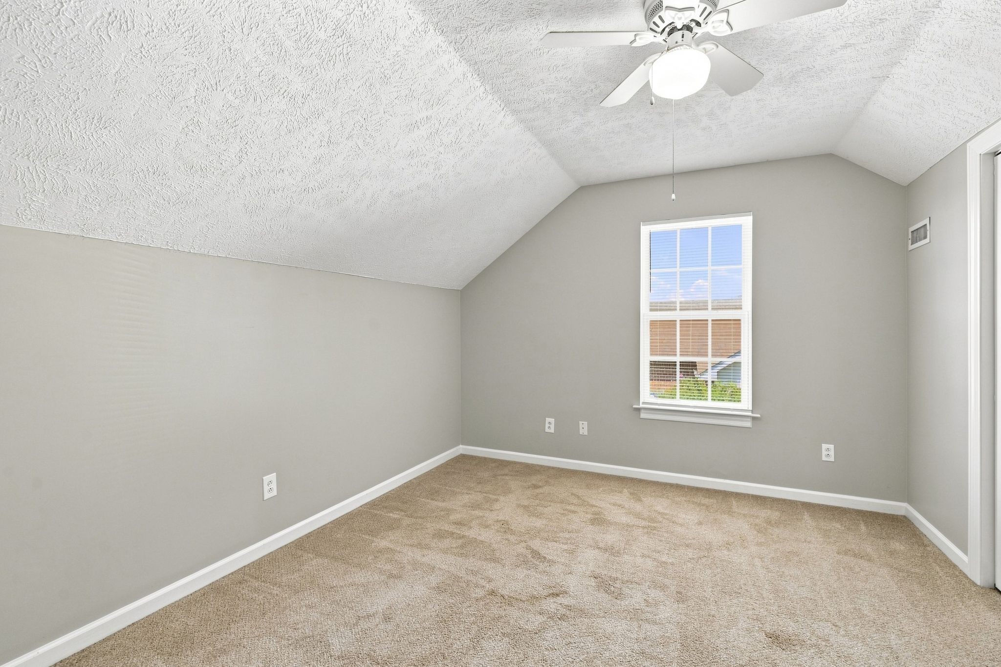 1794 Lucille Ln