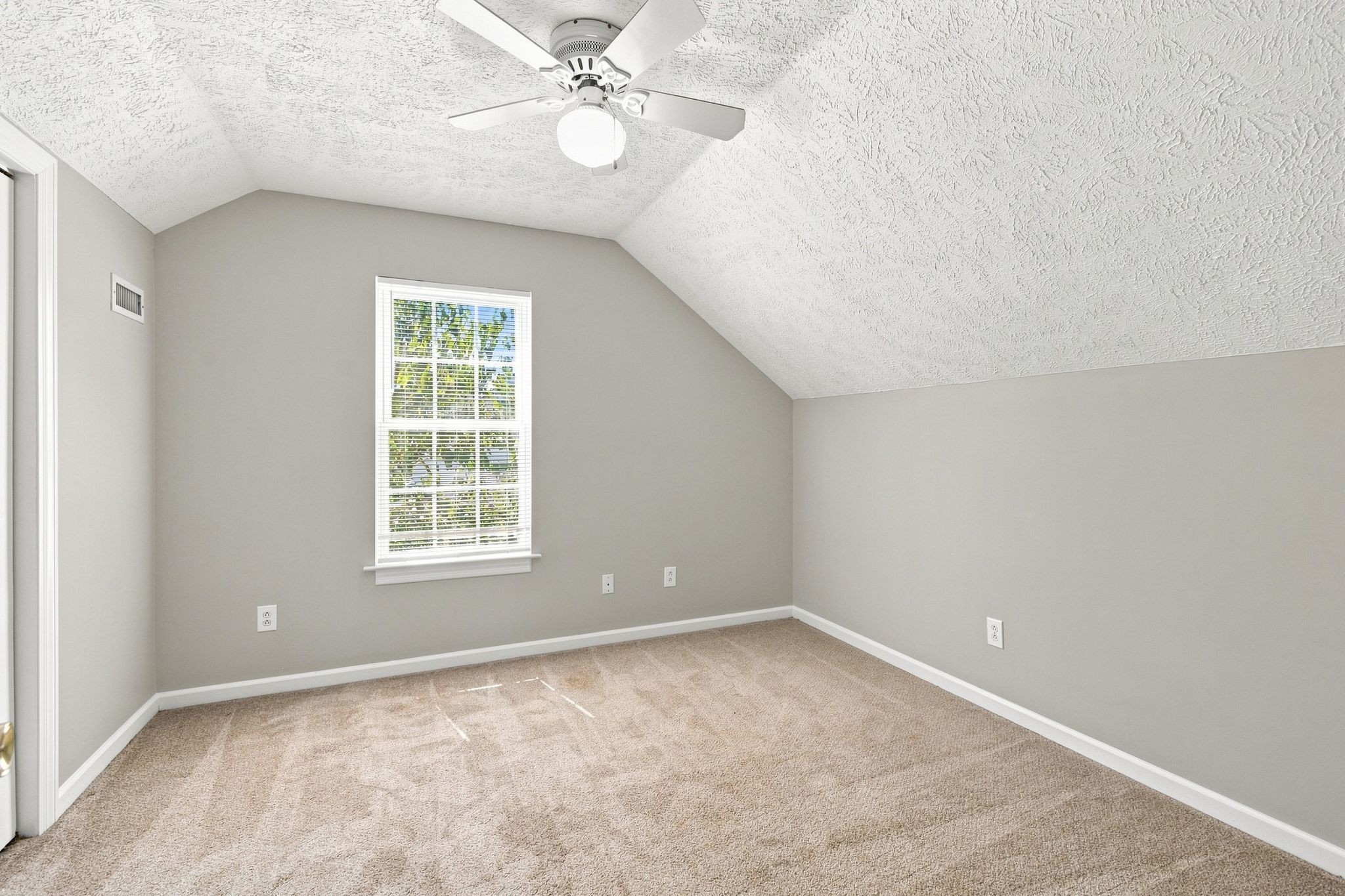 1794 Lucille Ln
