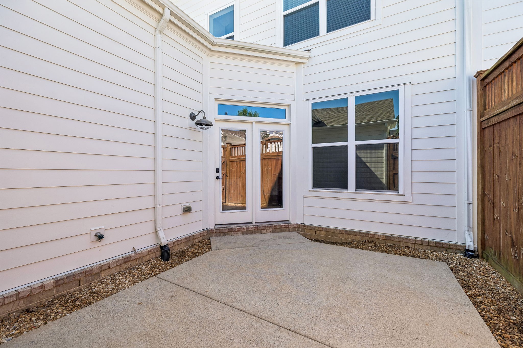 4043 Tomich Dr