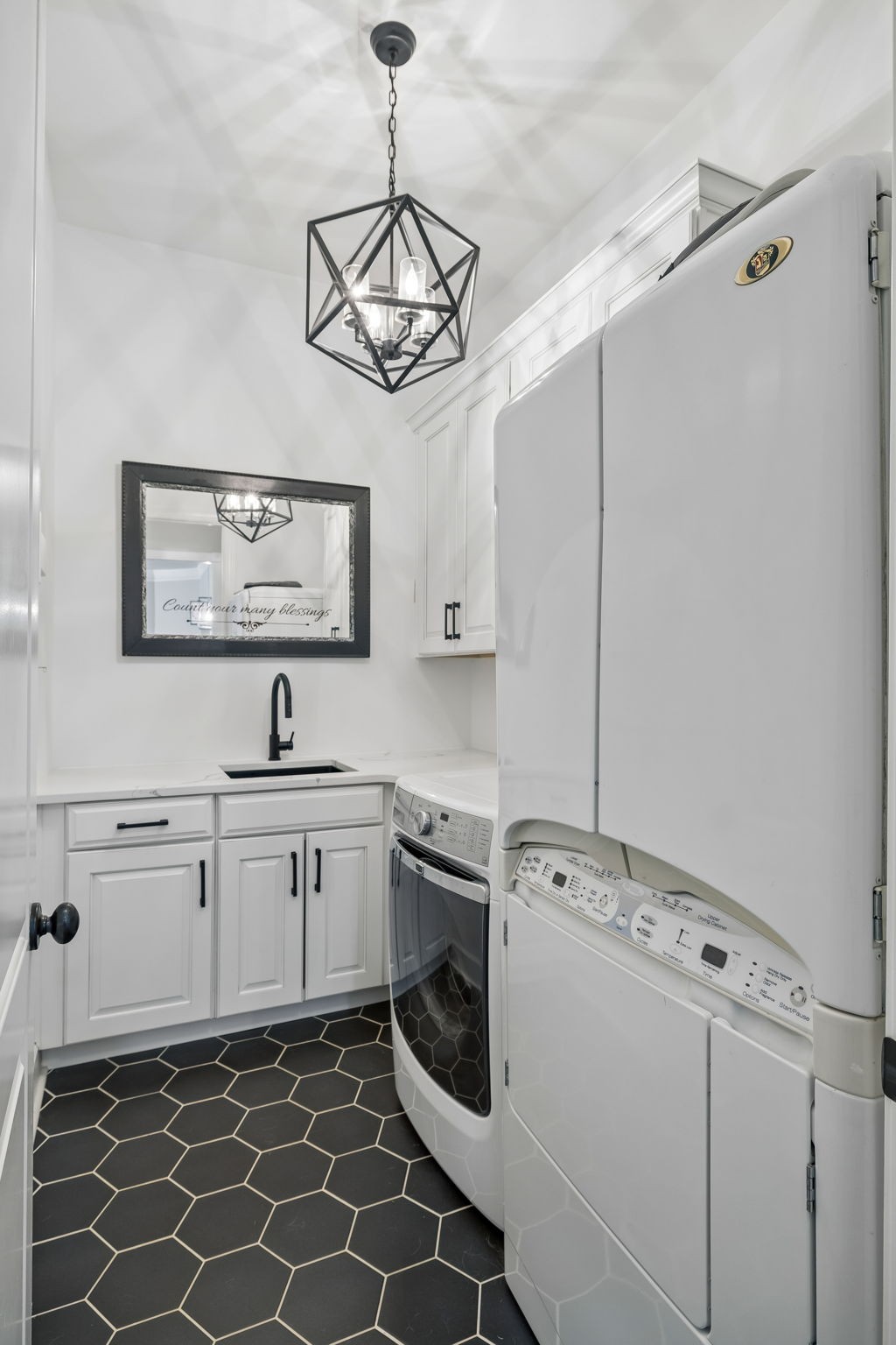 2212 Maricopa Ct