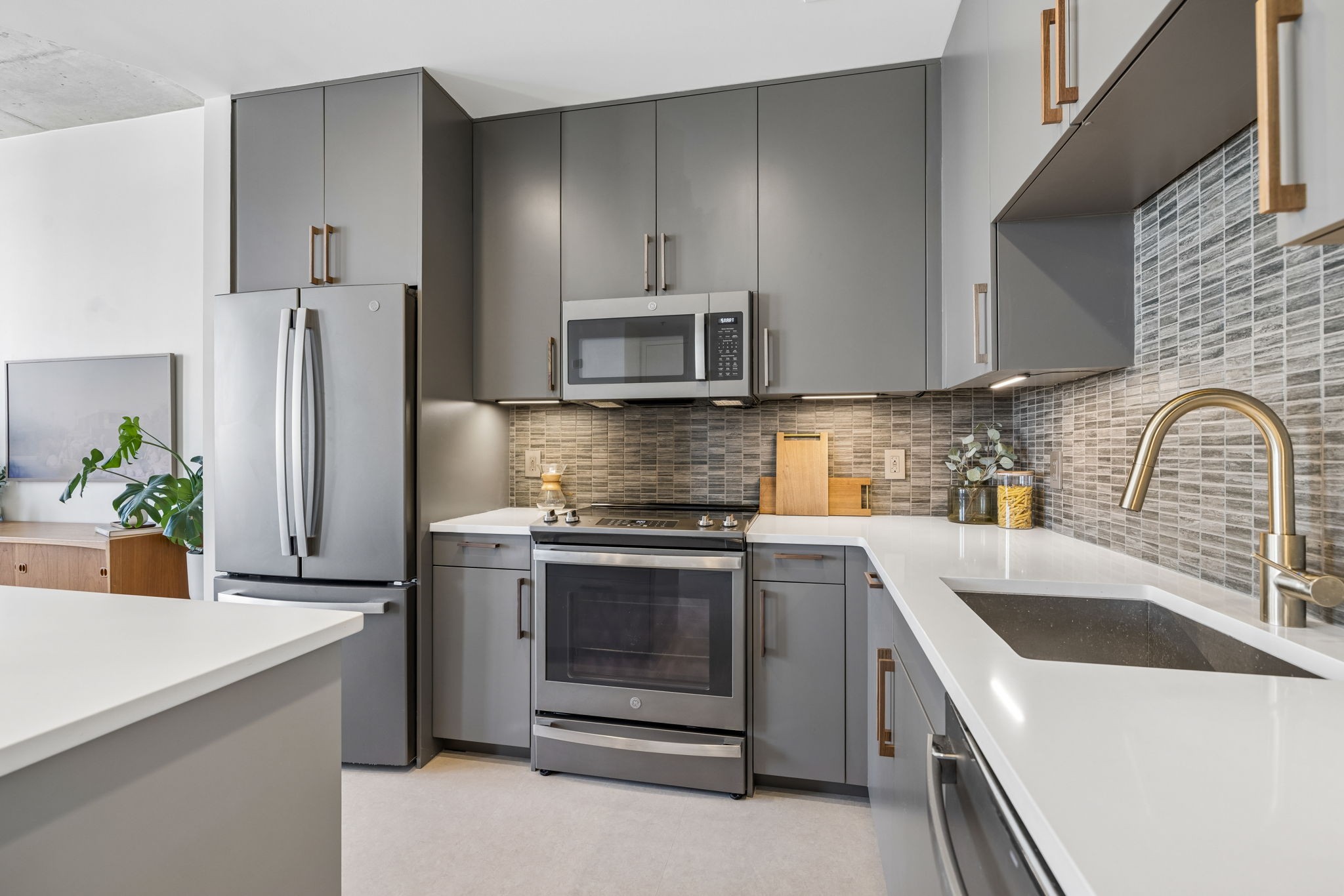 600 12th Ave S Unit: 710