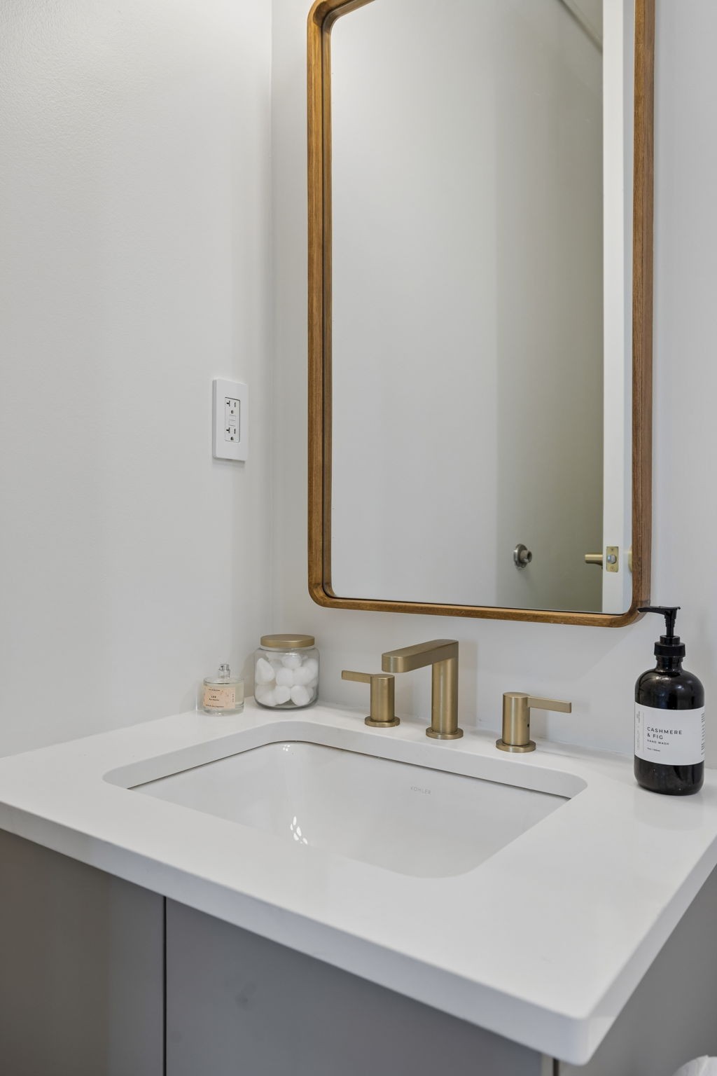 600 12th Ave S Unit: 710