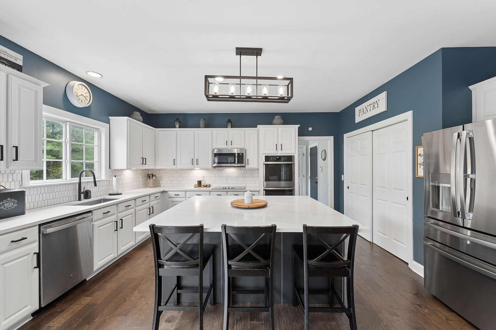 1206 Broadmoor Cir