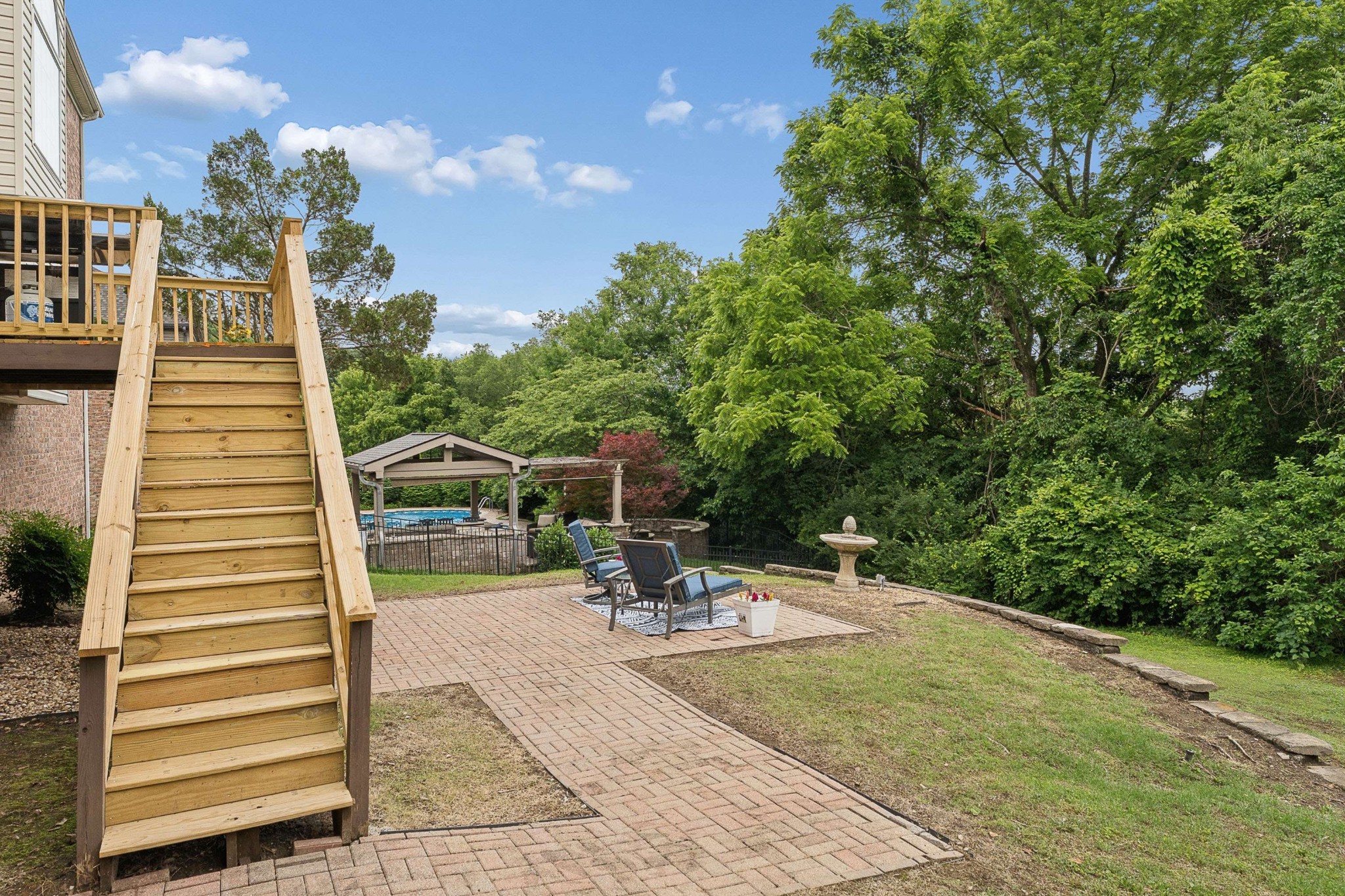 1206 Broadmoor Cir