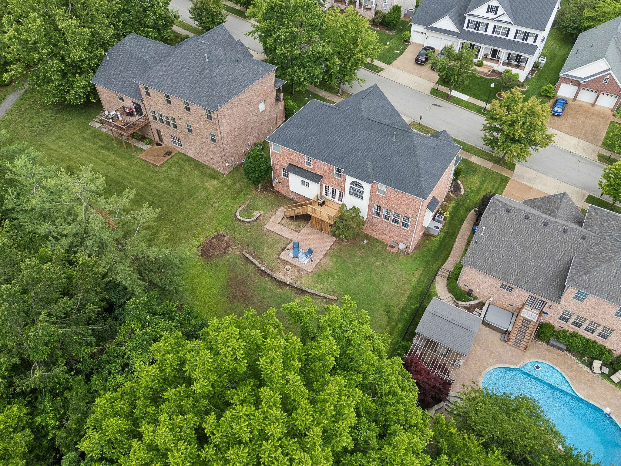 1206 Broadmoor Cir