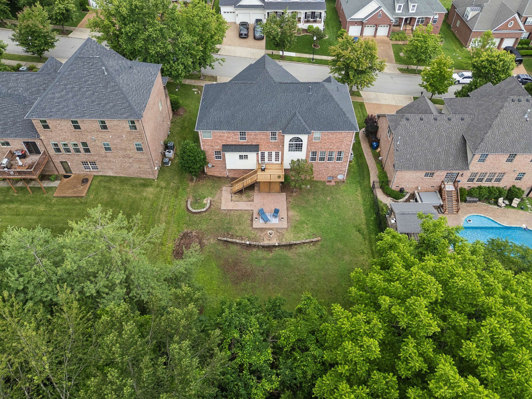 1206 Broadmoor Cir