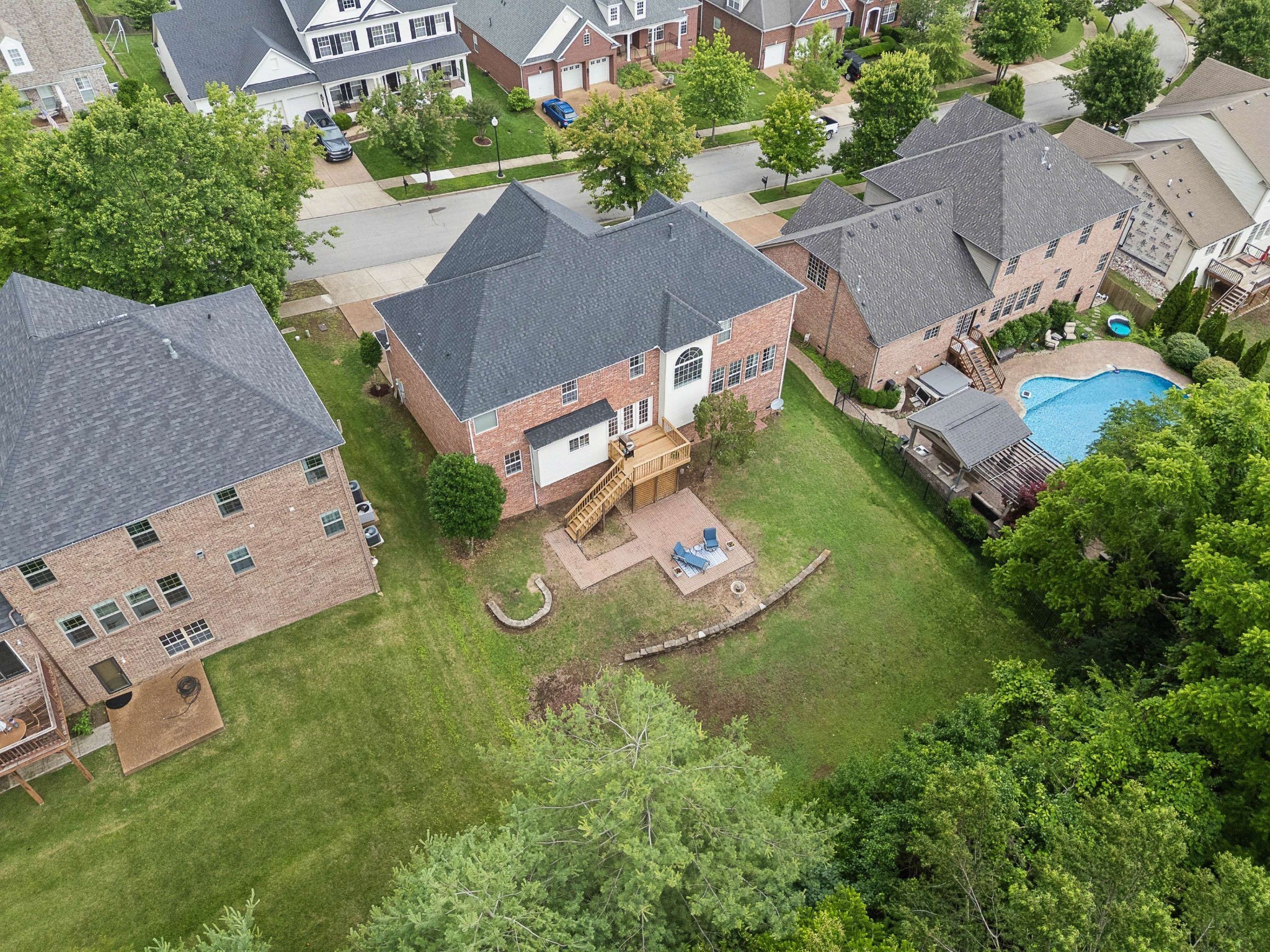 1206 Broadmoor Cir