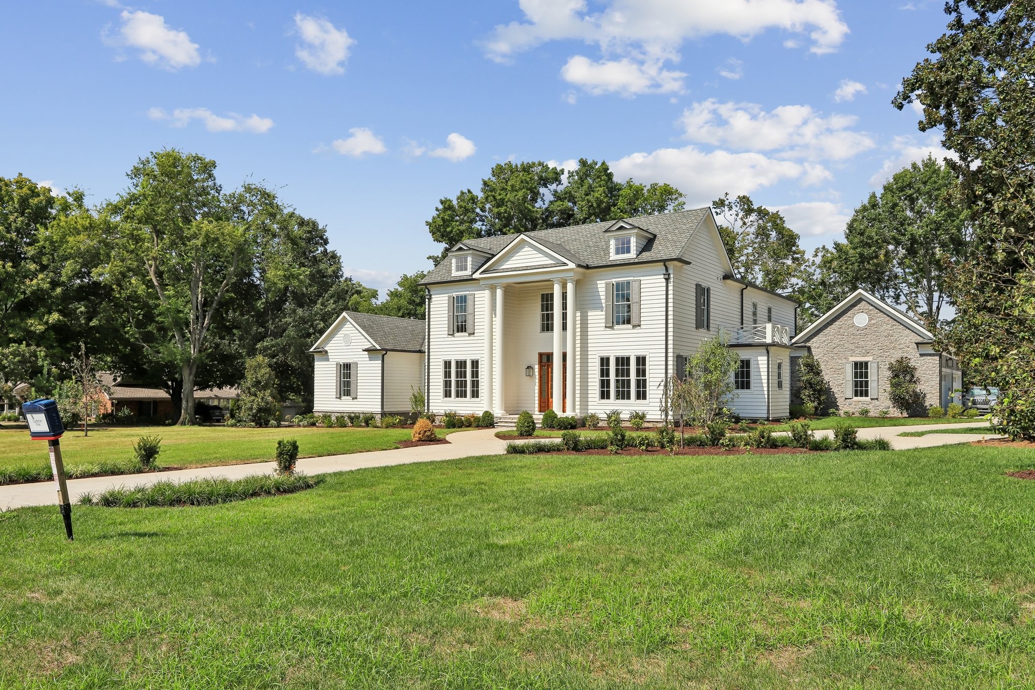 1000 Stonewall Dr