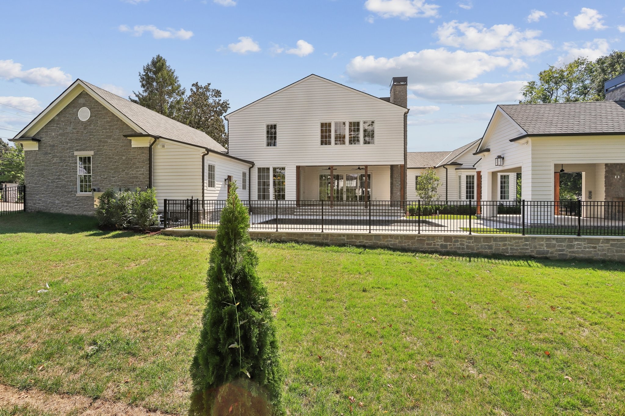 1000 Stonewall Dr