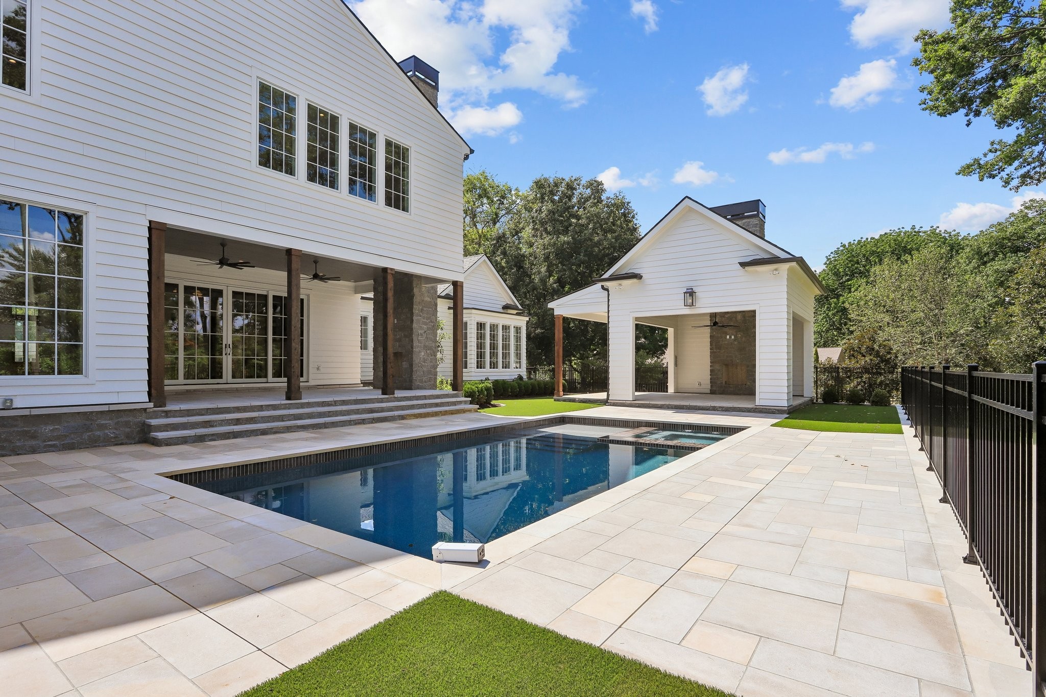 1000 Stonewall Dr