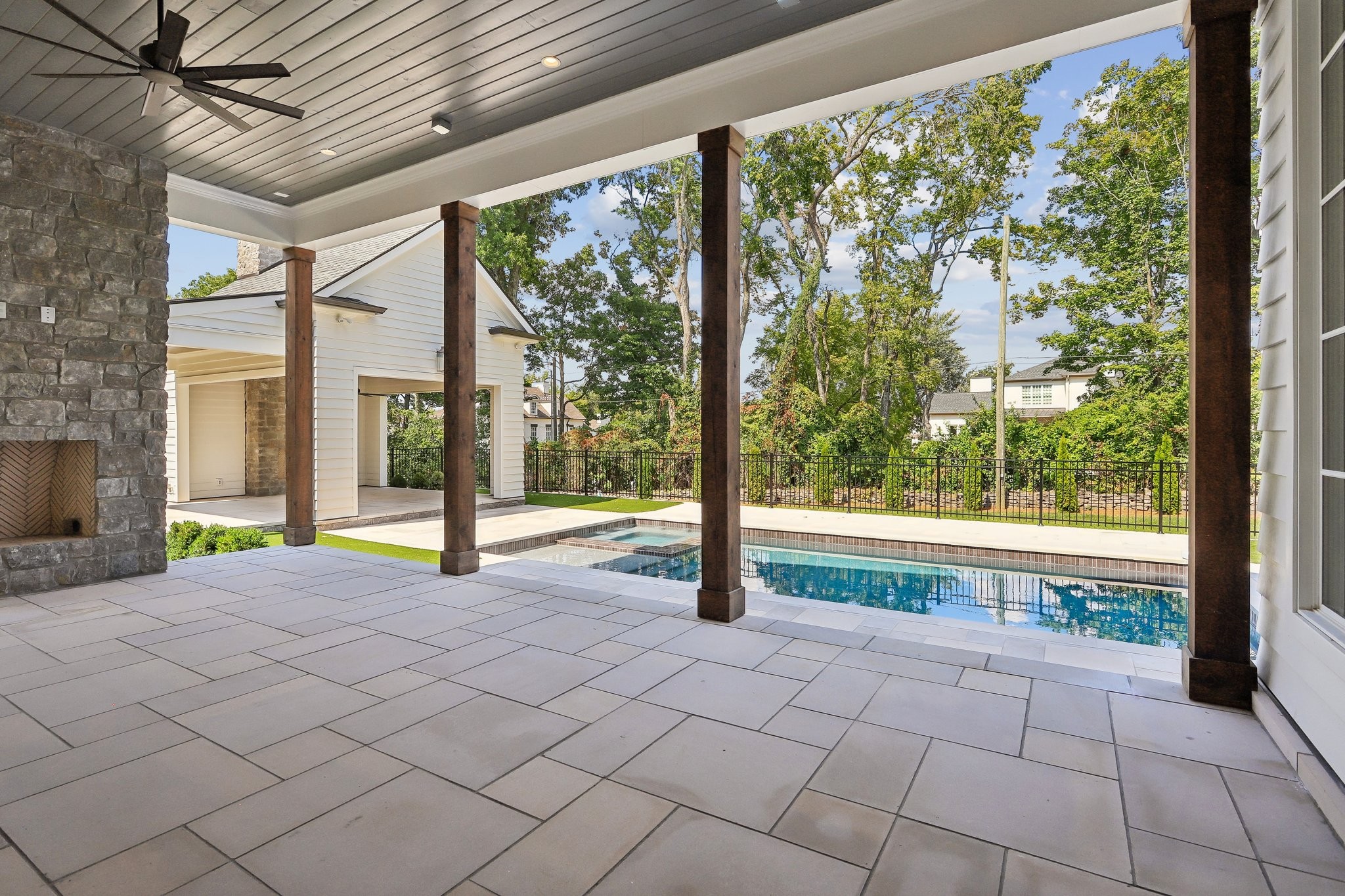 1000 Stonewall Dr