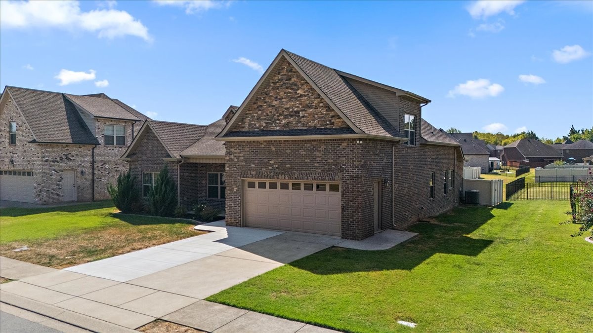 5233 Honeybee Dr