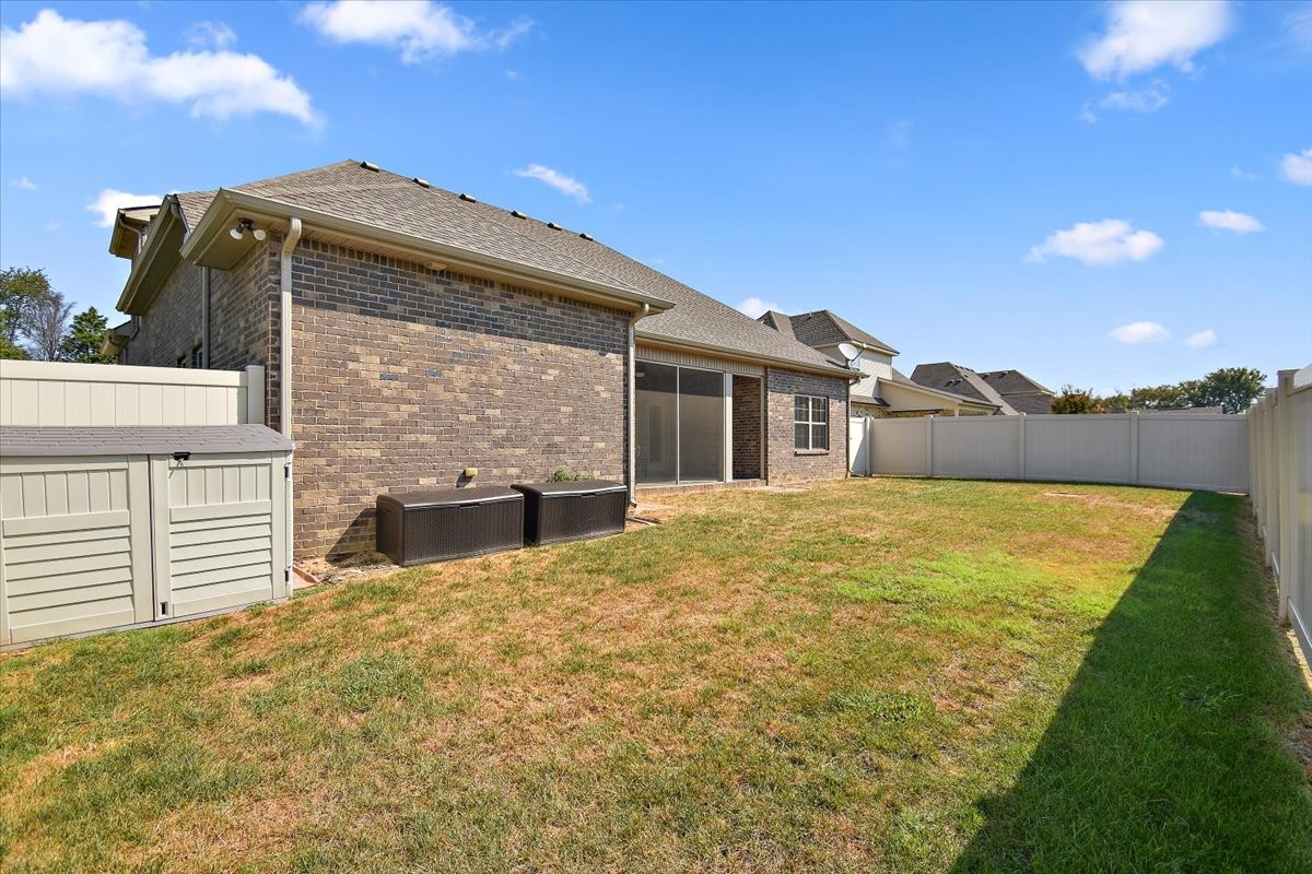 5233 Honeybee Dr