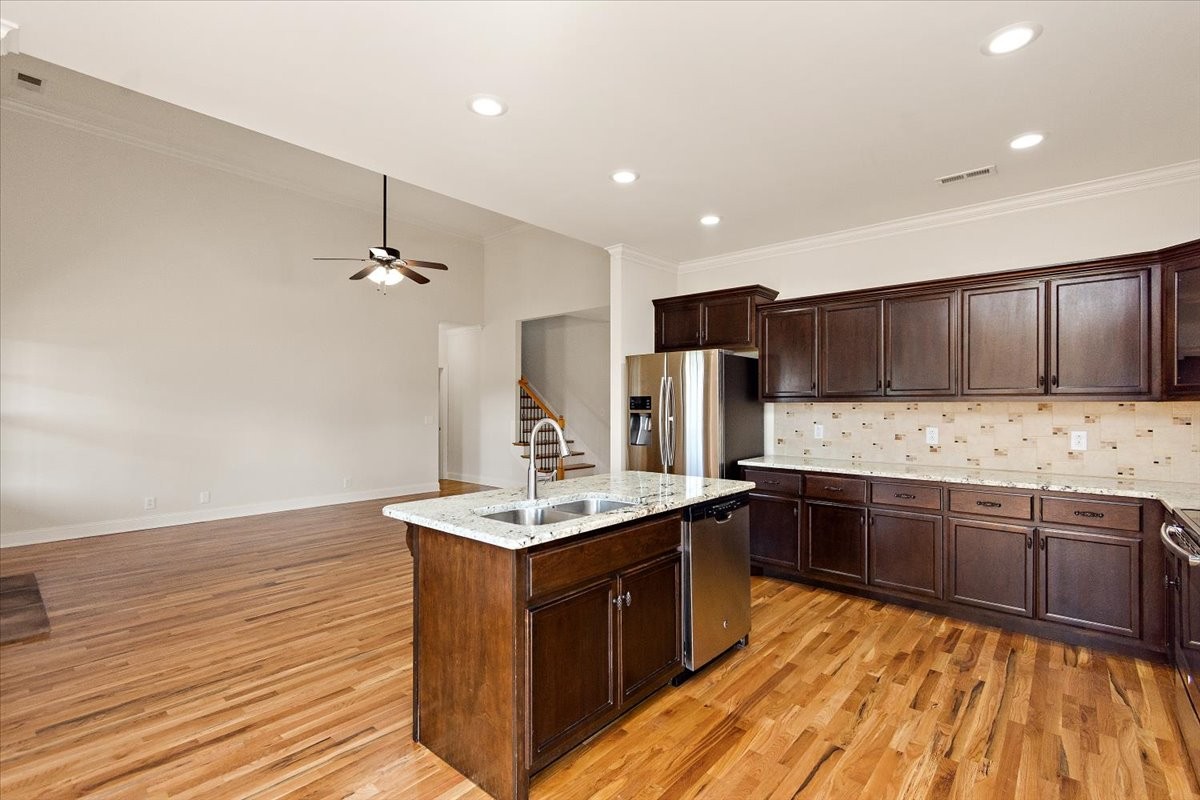 5233 Honeybee Dr