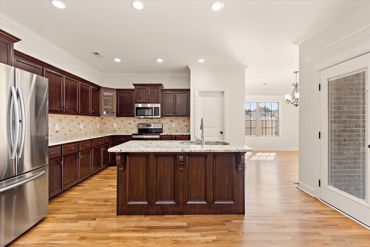 5233 Honeybee Dr
