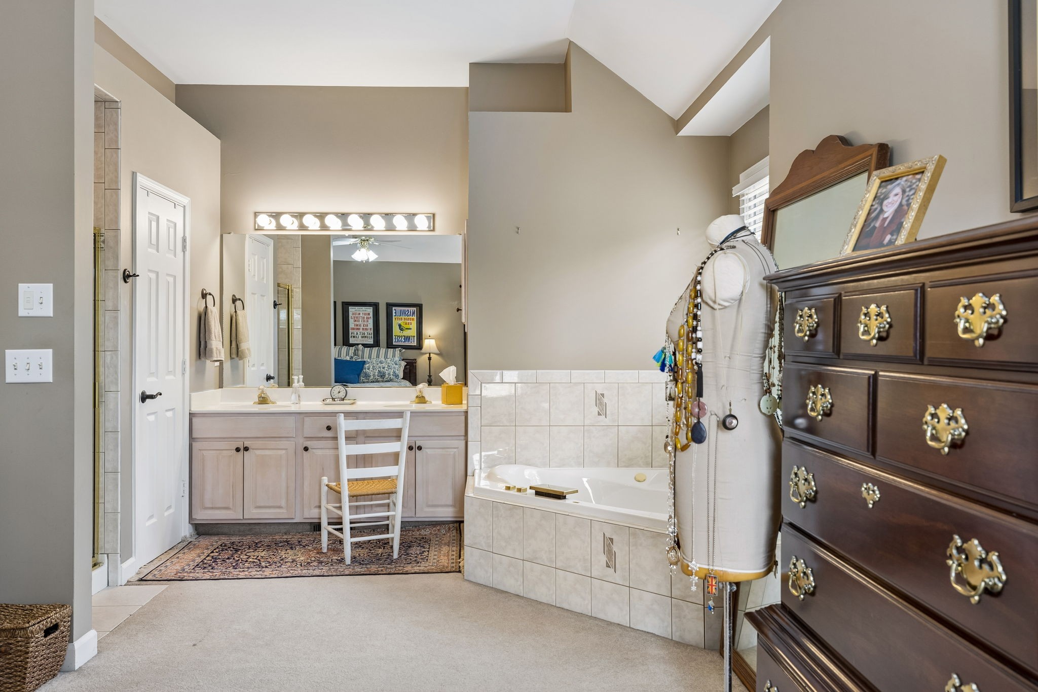 5553 Peninsula Park Lndg
