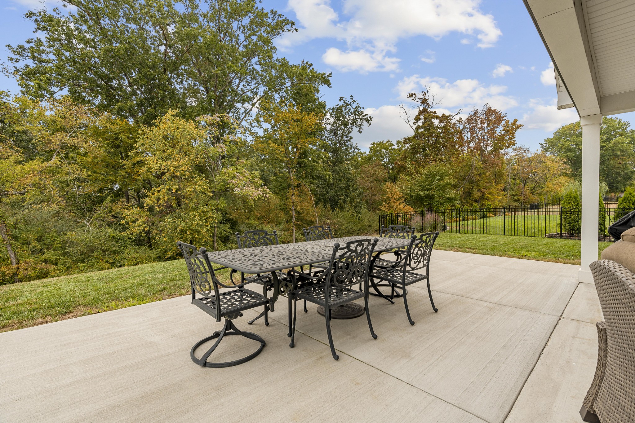 4112 Flowing Creek Dr