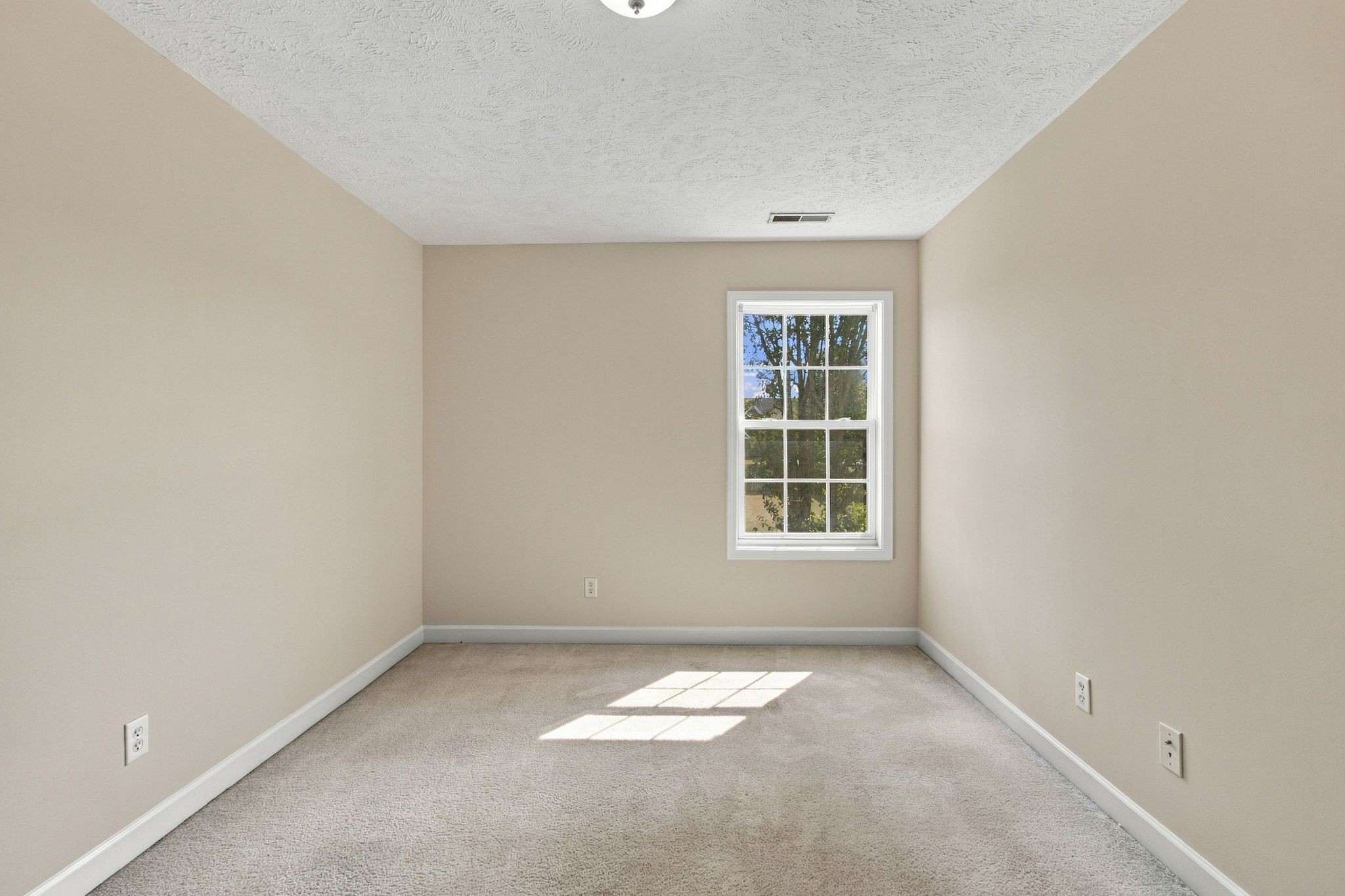 838 Chaqueta Ct
