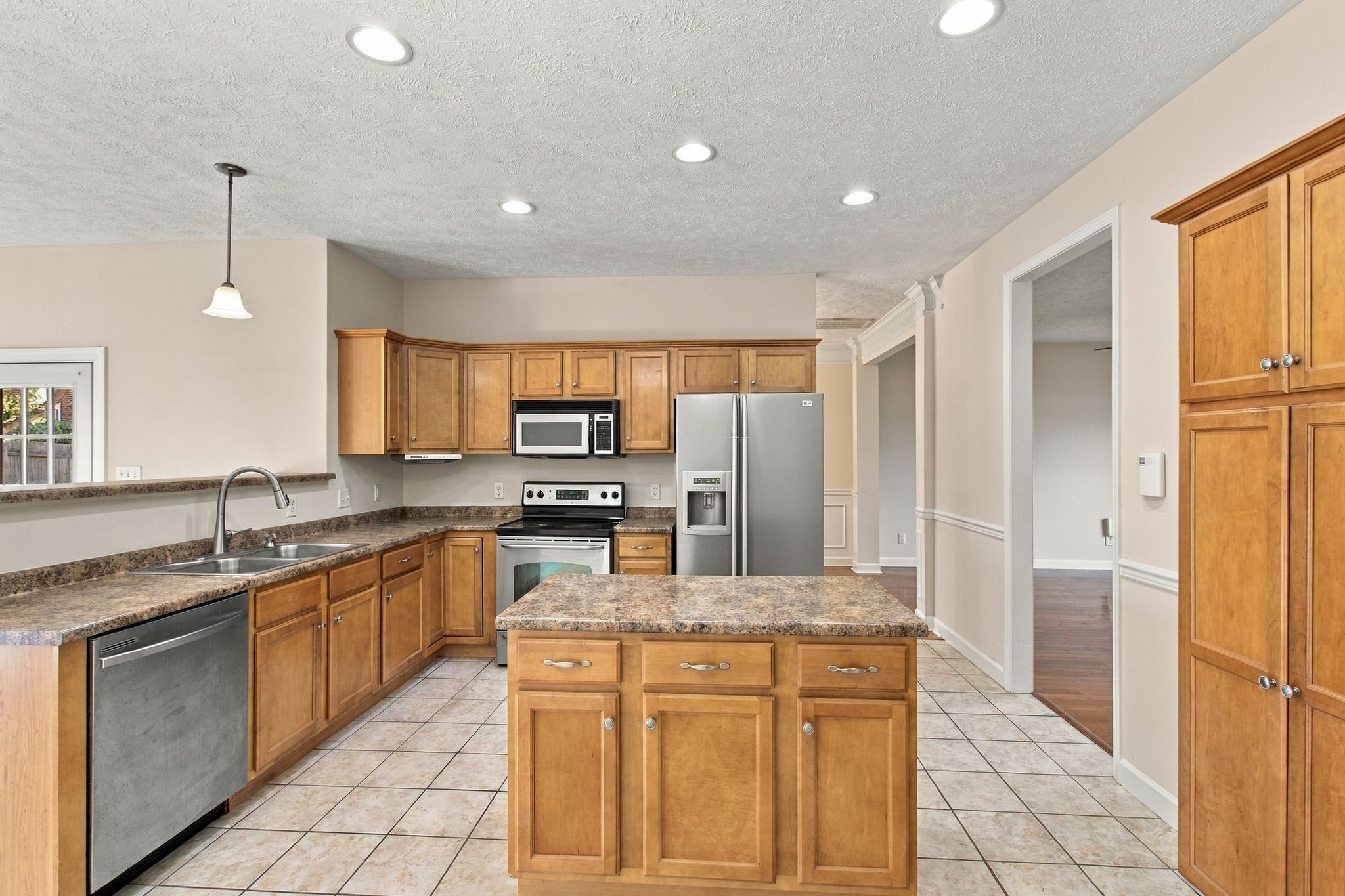 838 Chaqueta Ct