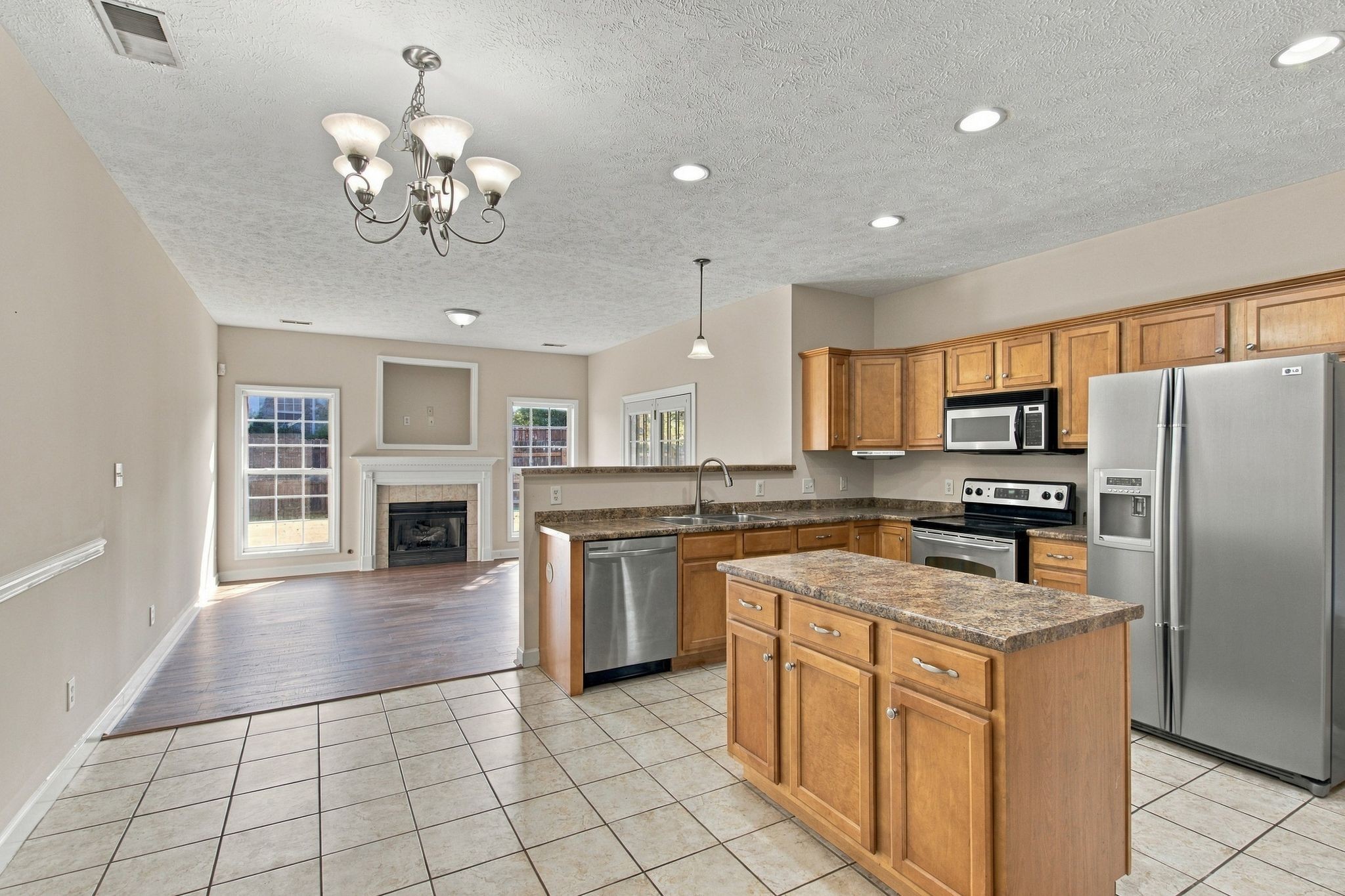 838 Chaqueta Ct