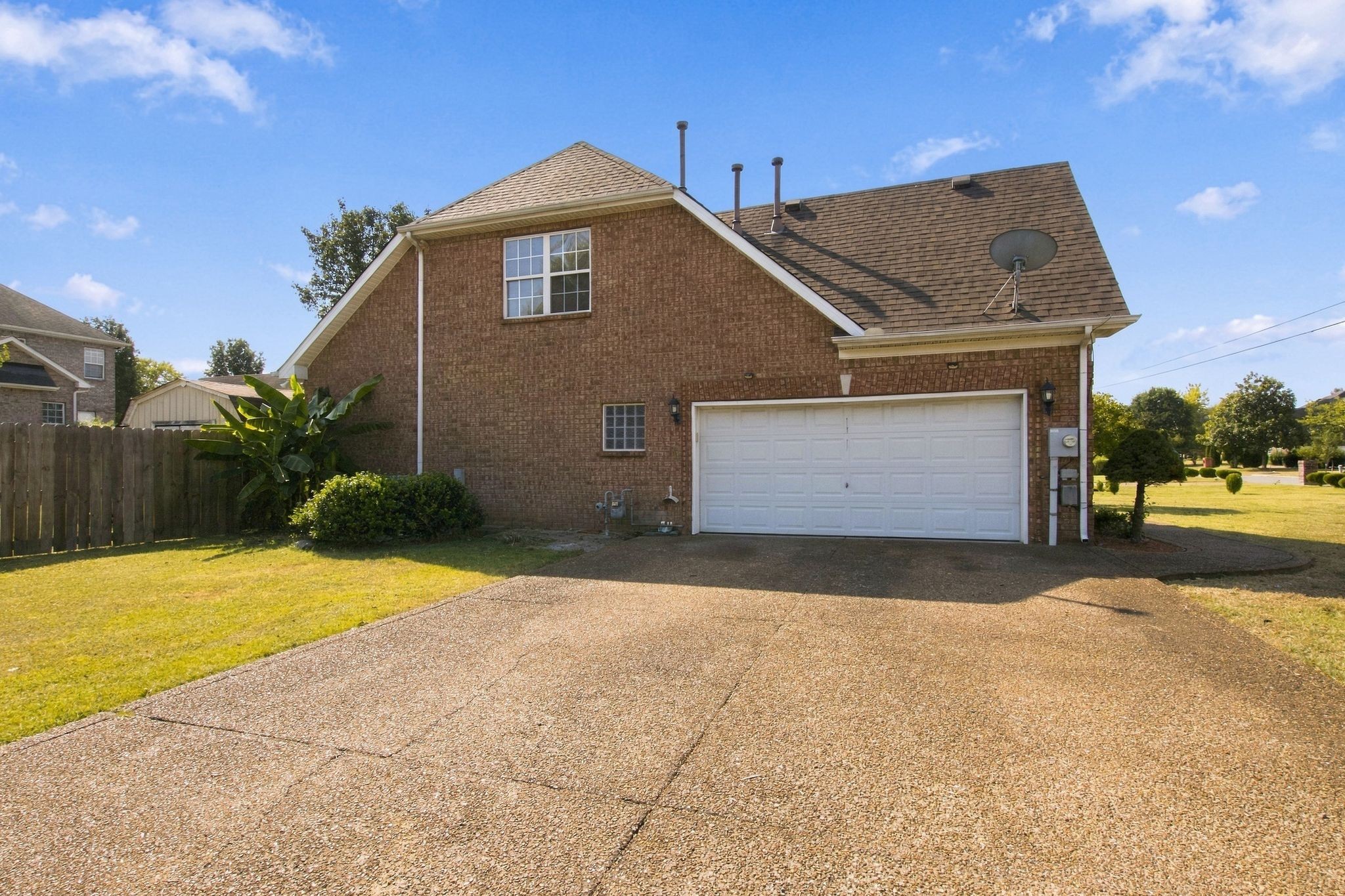 838 Chaqueta Ct