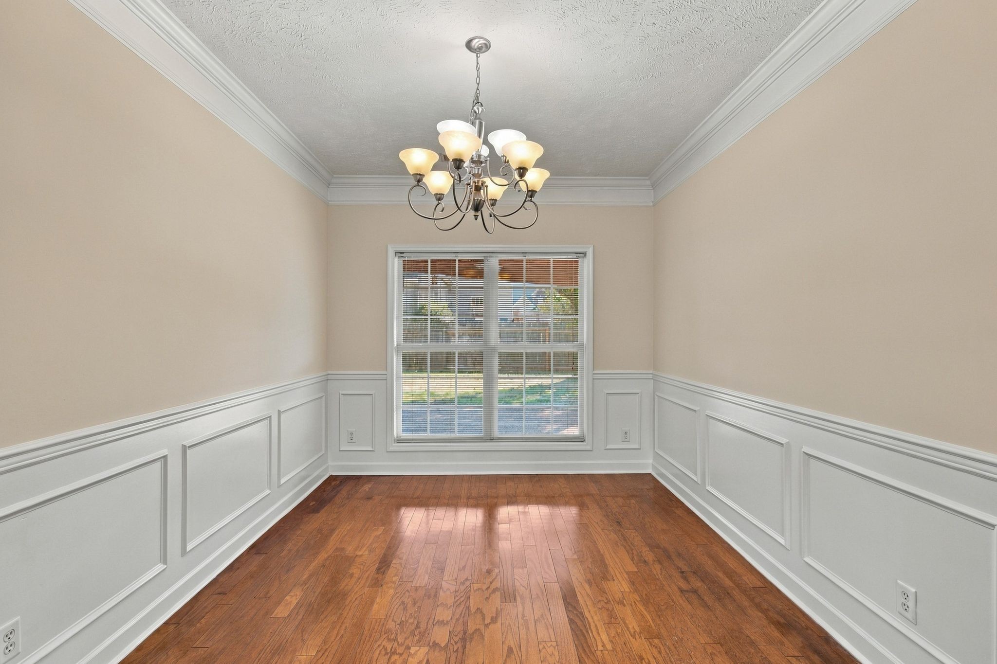 838 Chaqueta Ct