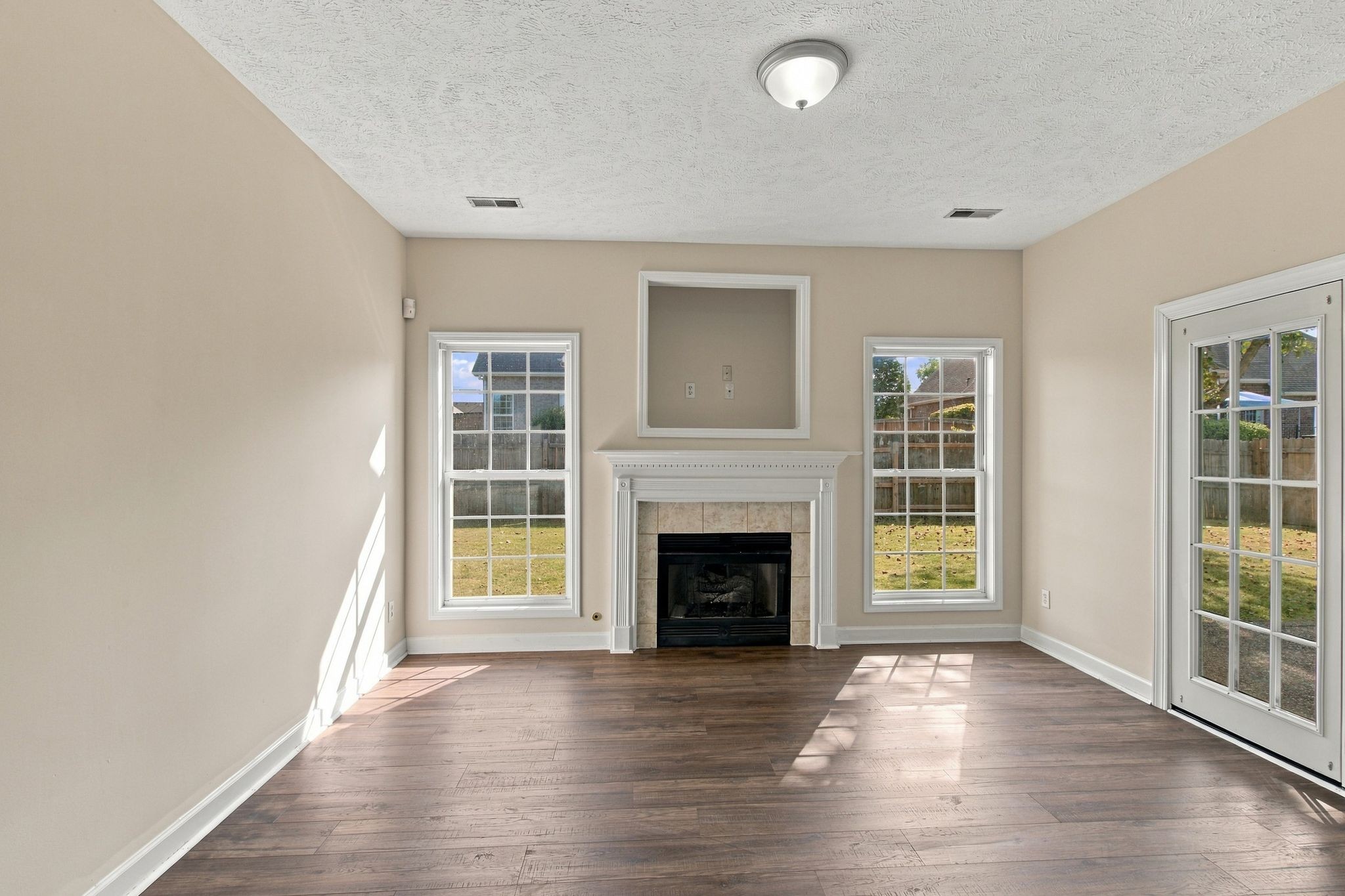 838 Chaqueta Ct