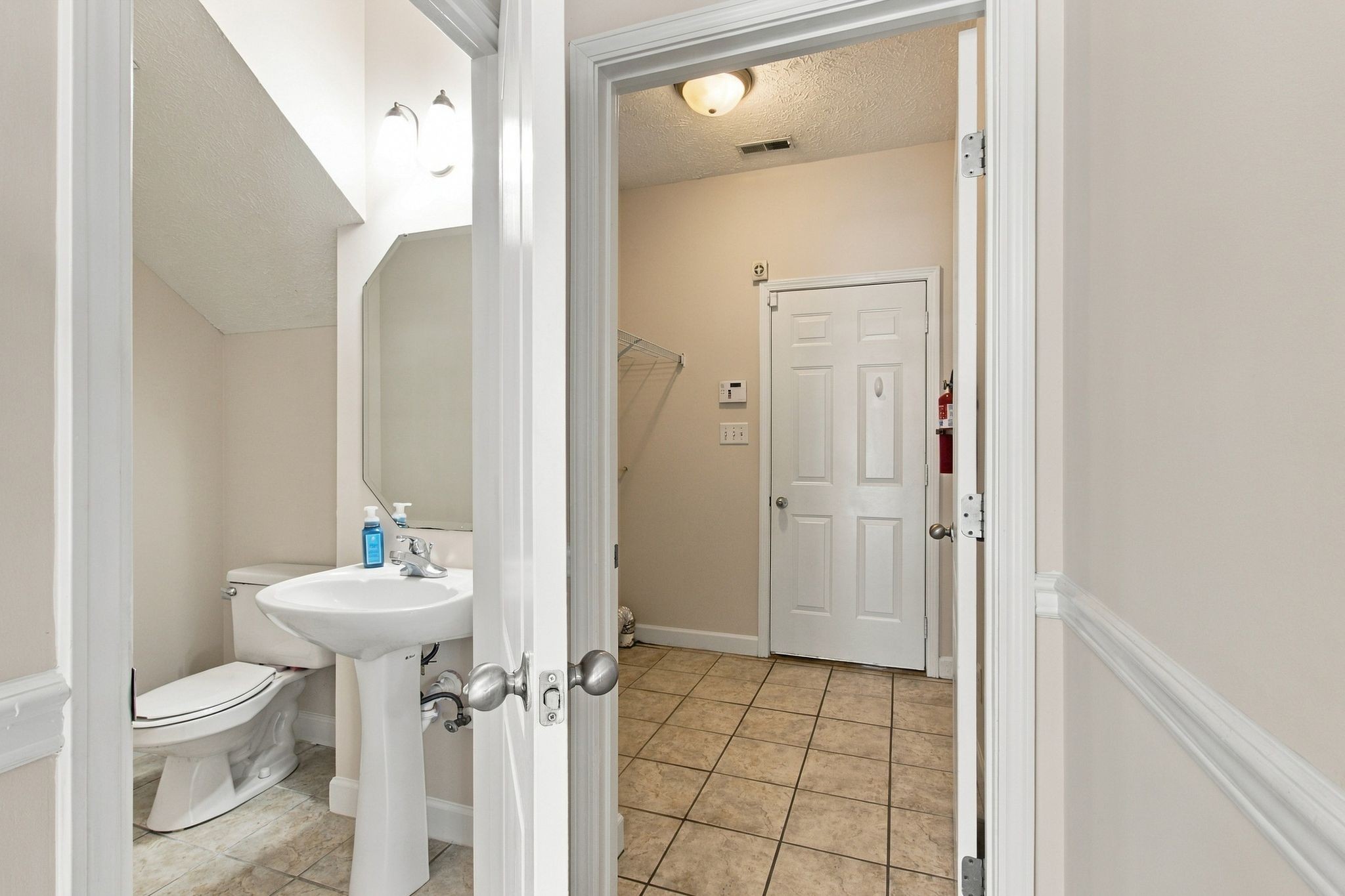 838 Chaqueta Ct