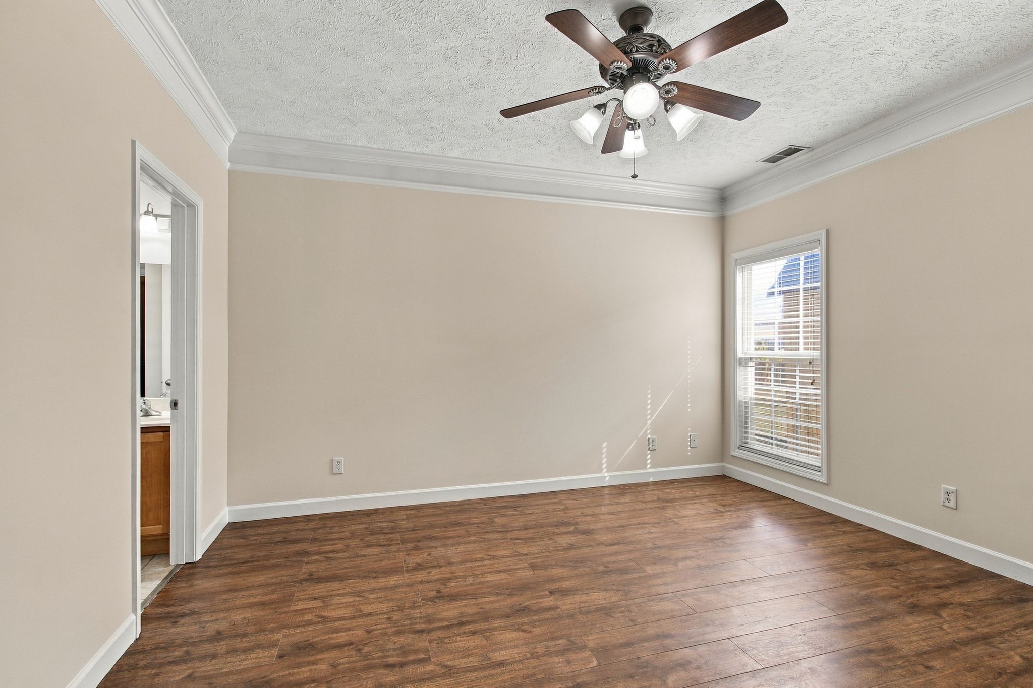 838 Chaqueta Ct