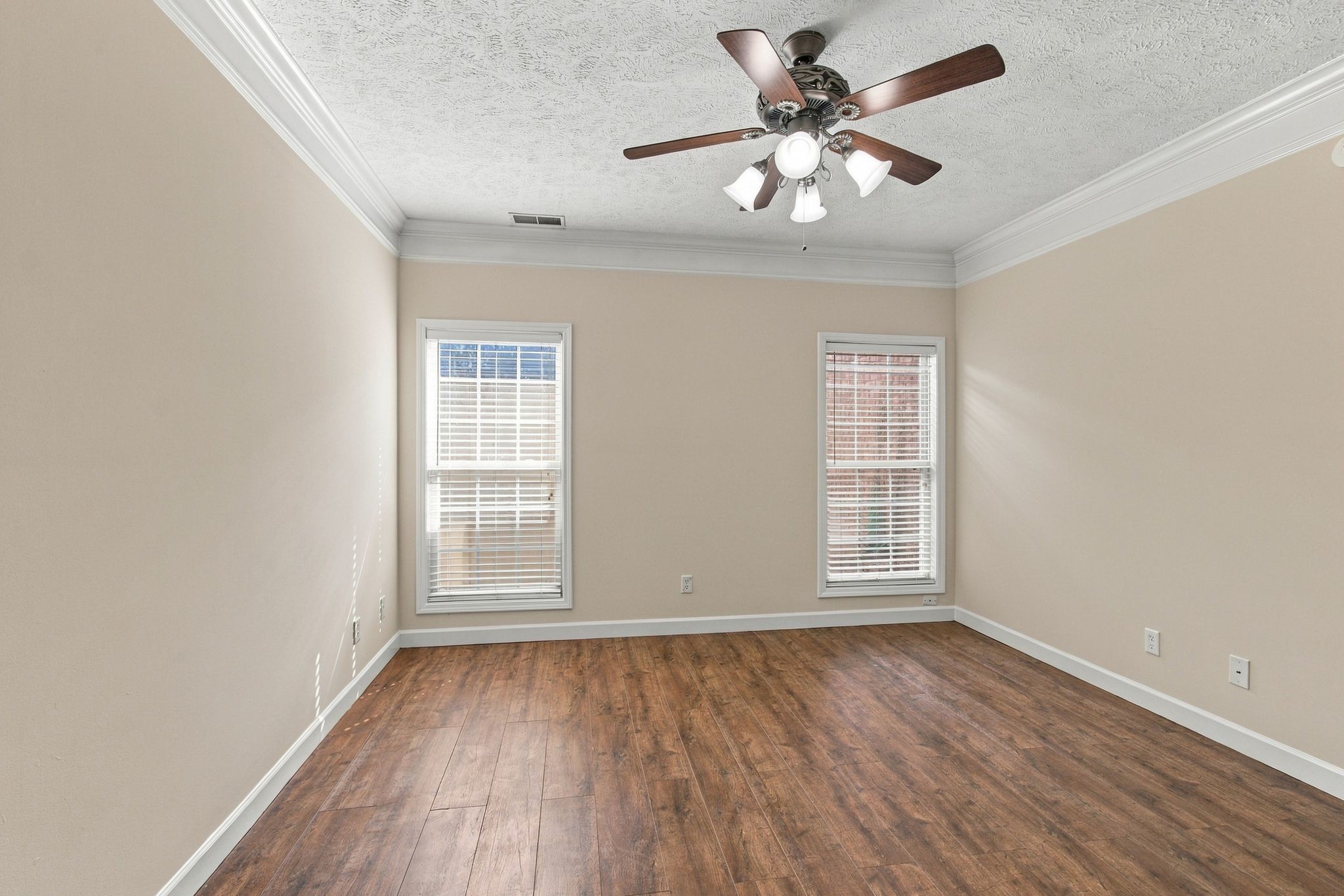 838 Chaqueta Ct
