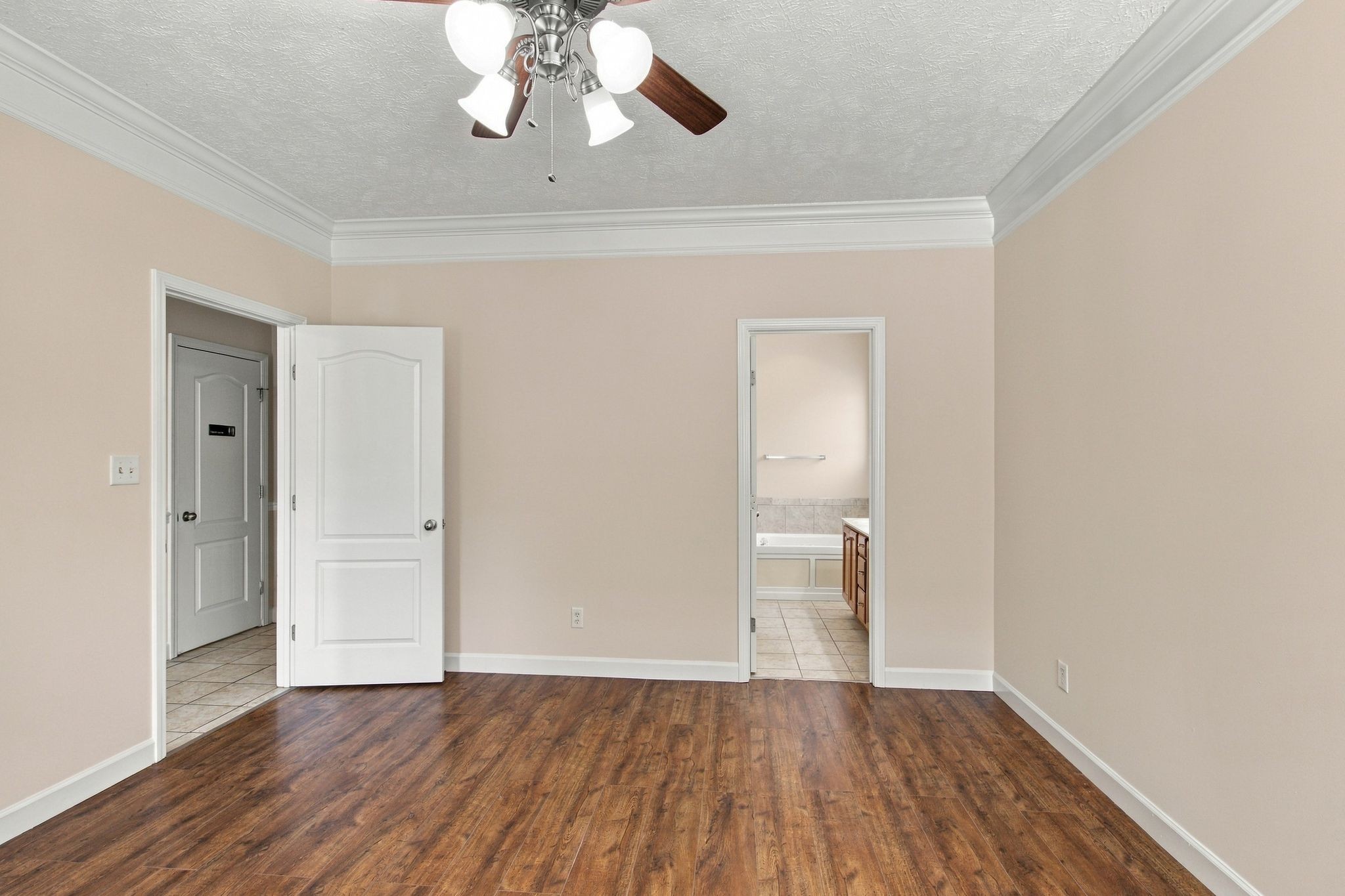 838 Chaqueta Ct