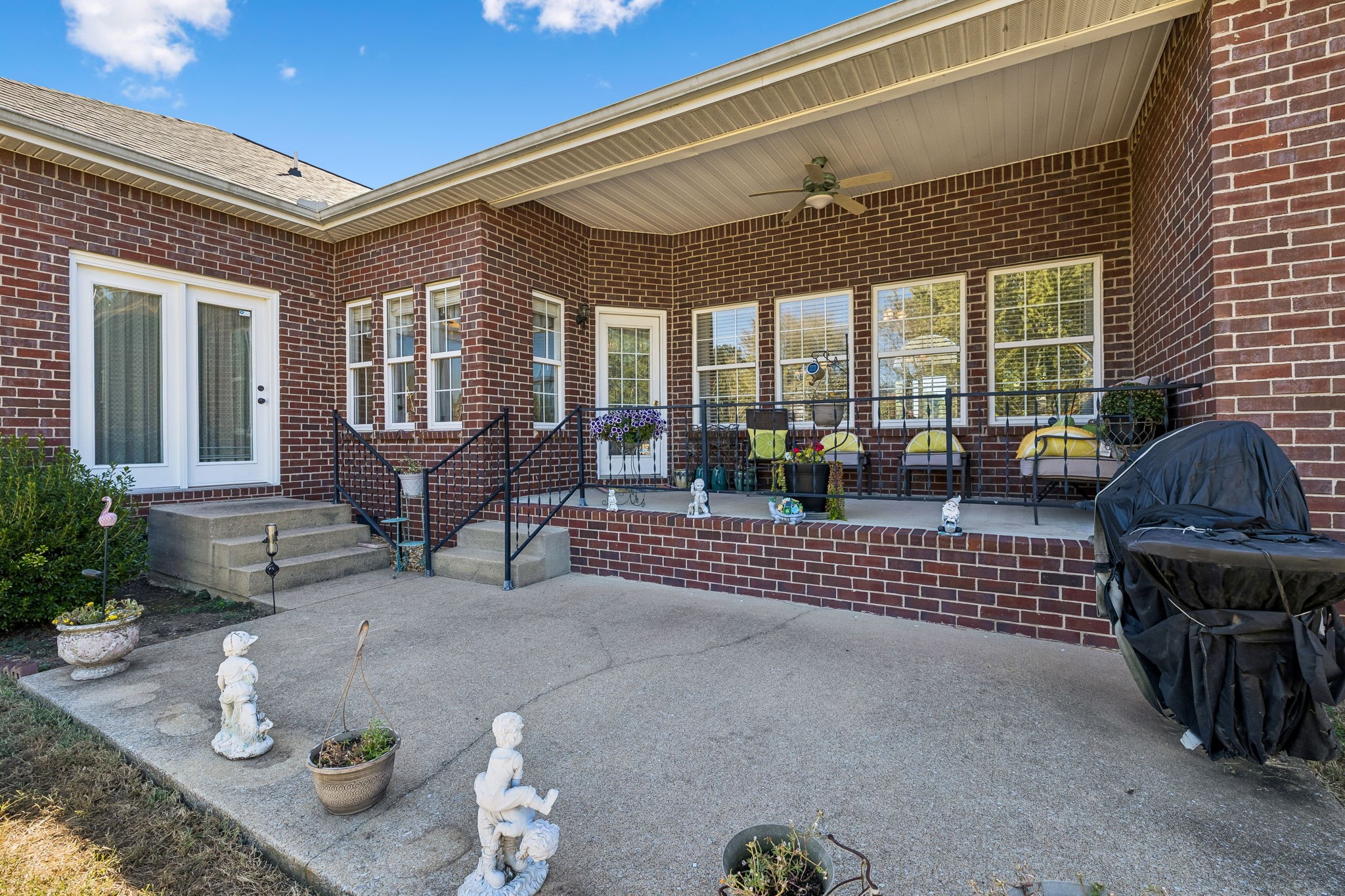 223 Mercedes Dr