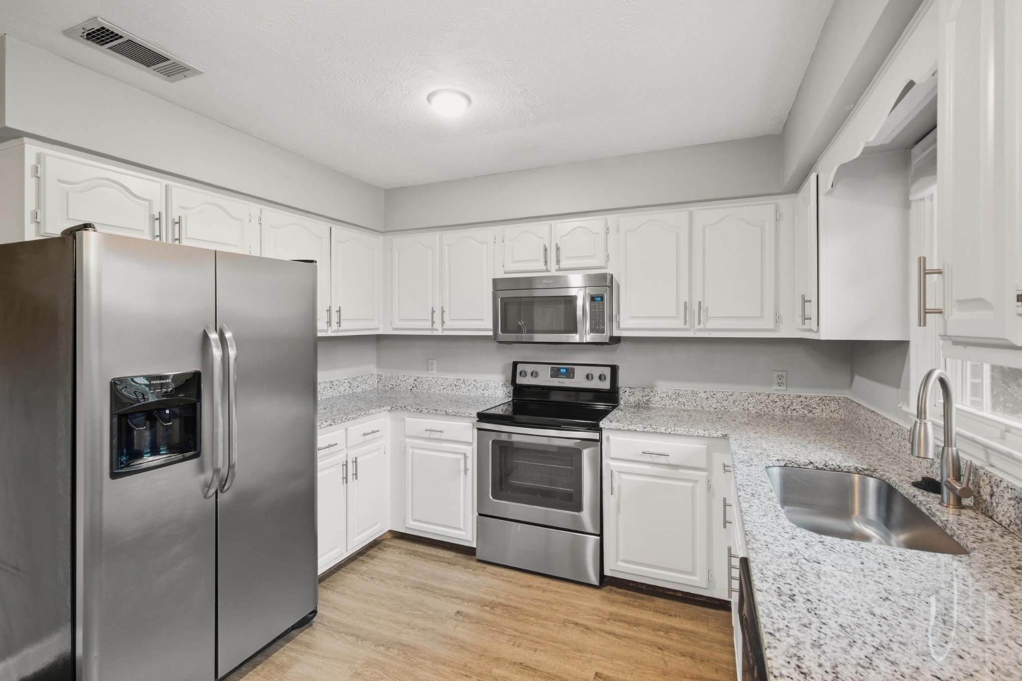 215 Highland Villa Cir