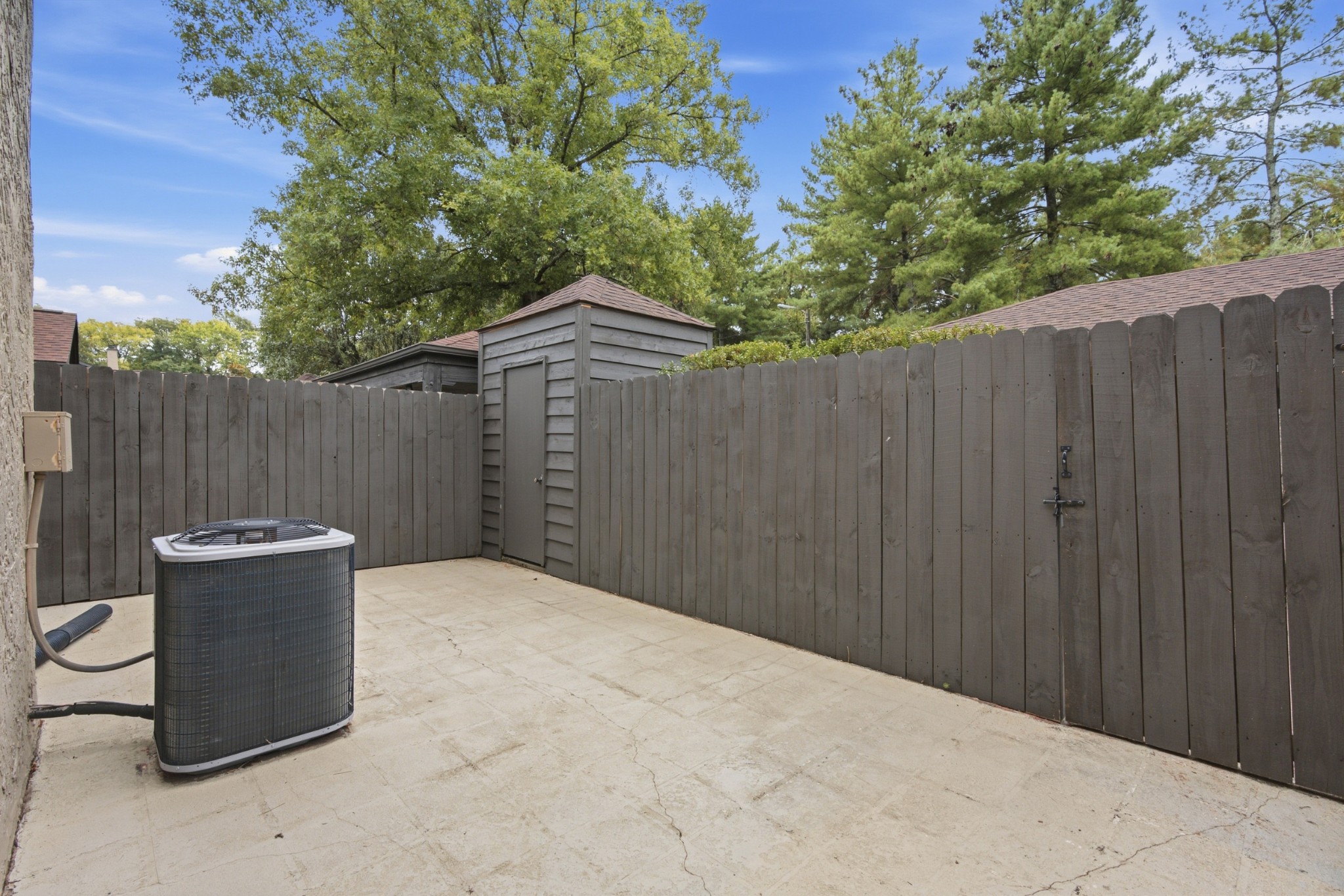 215 Highland Villa Cir