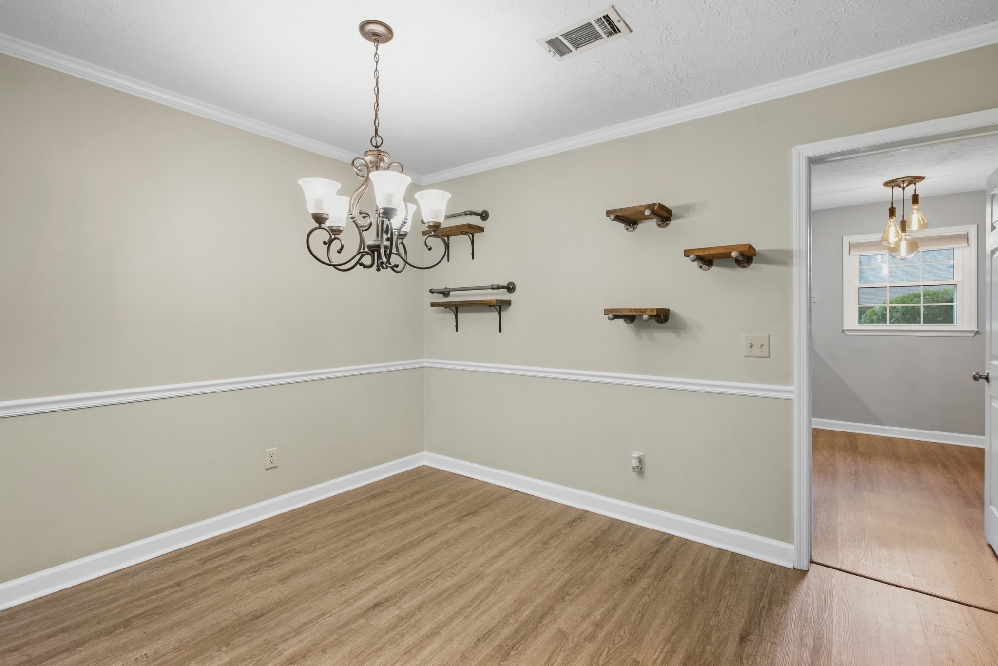 215 Highland Villa Cir
