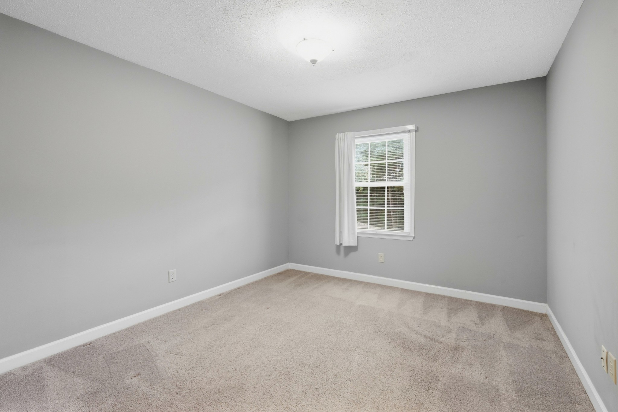 215 Highland Villa Cir