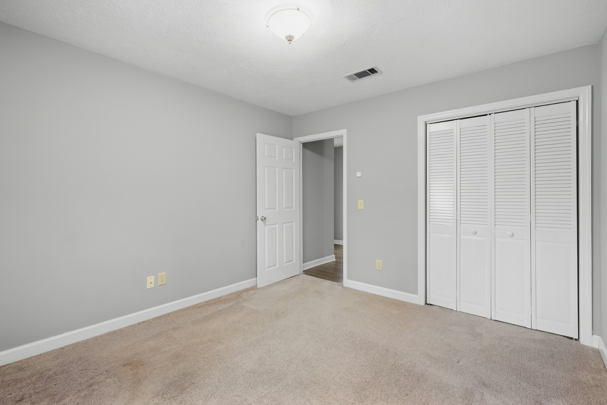 215 Highland Villa Cir