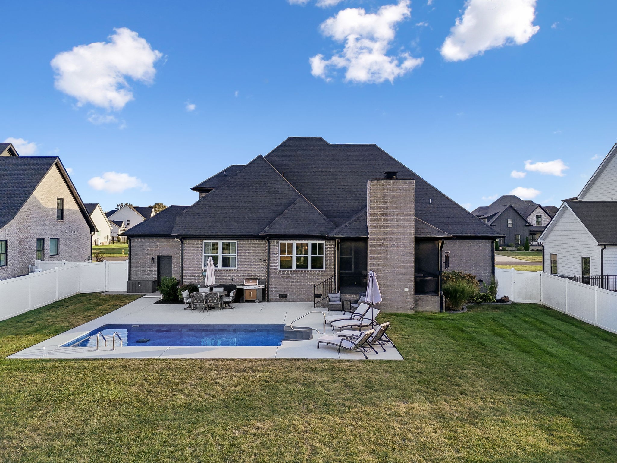 3802 Carriage Dr
