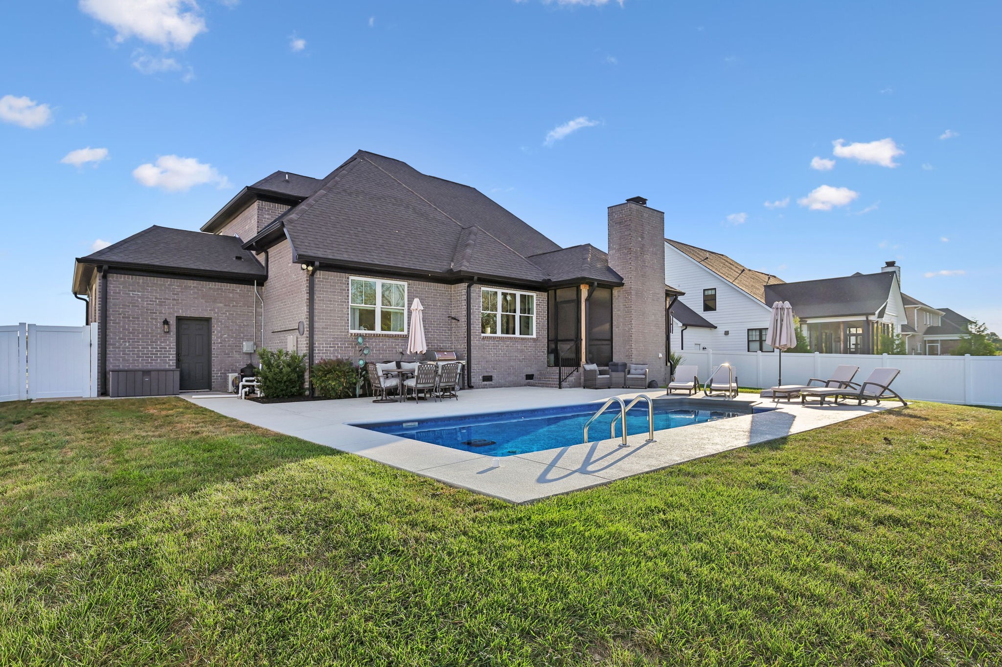 3802 Carriage Dr