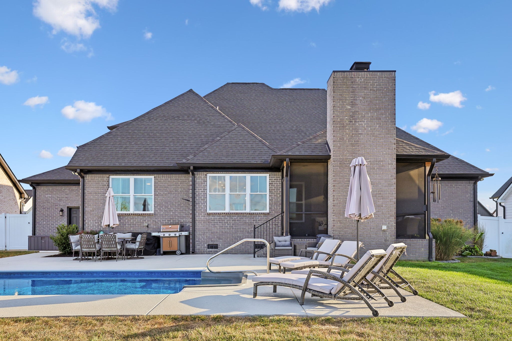 3802 Carriage Dr
