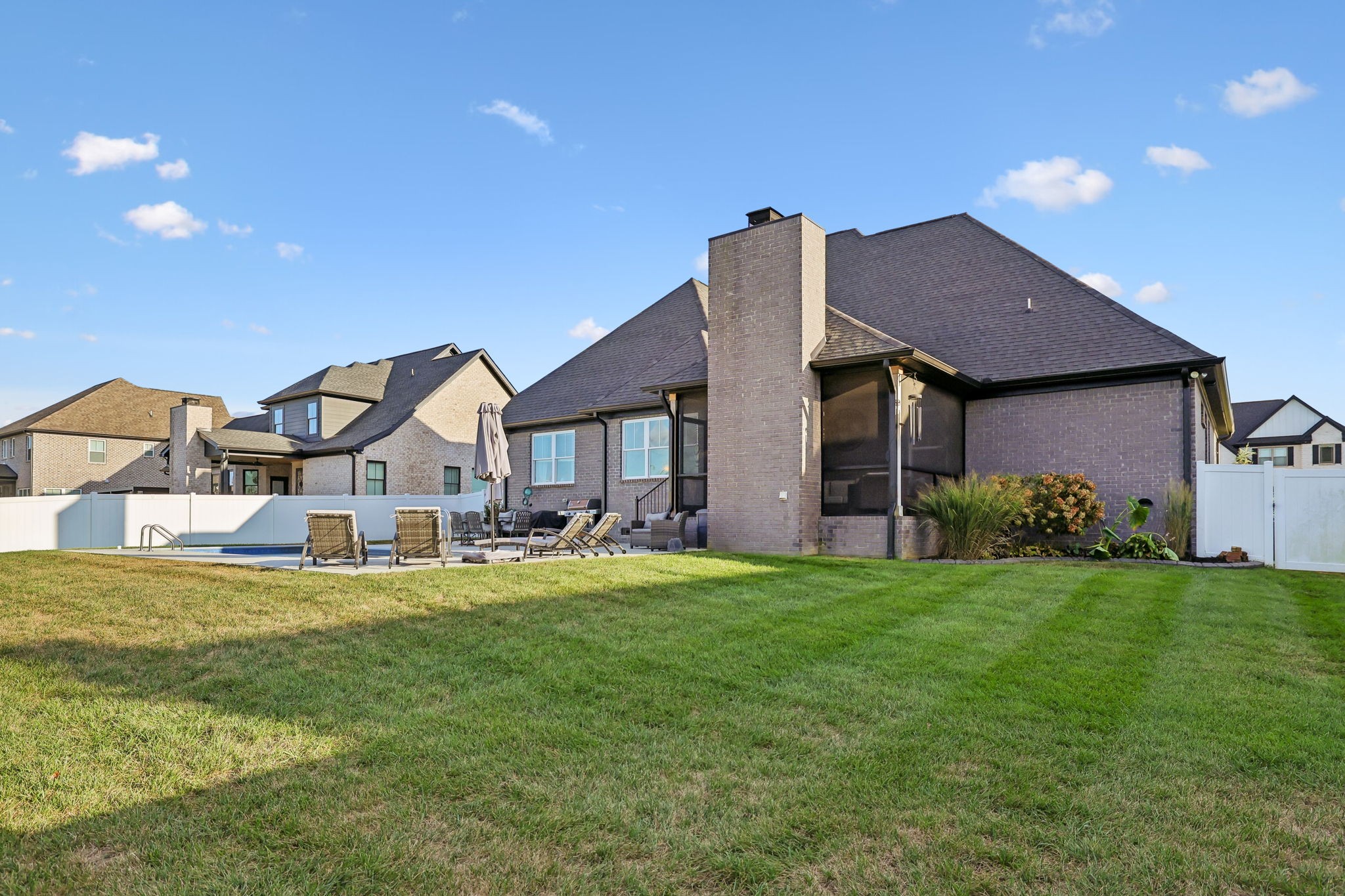 3802 Carriage Dr