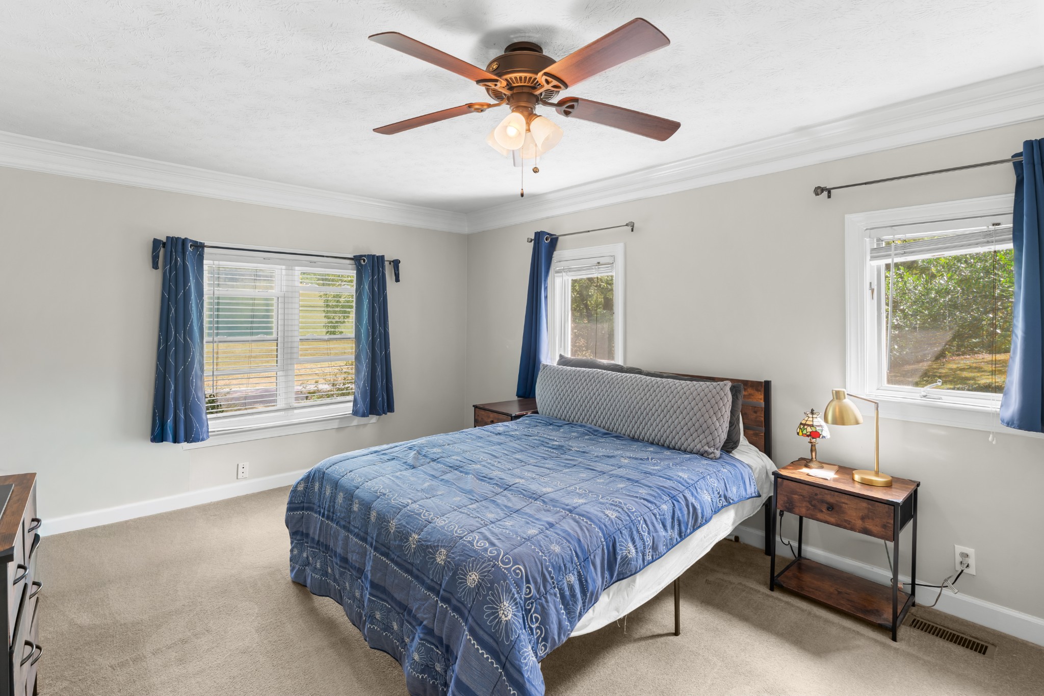 4833 Eatons Creek Rd