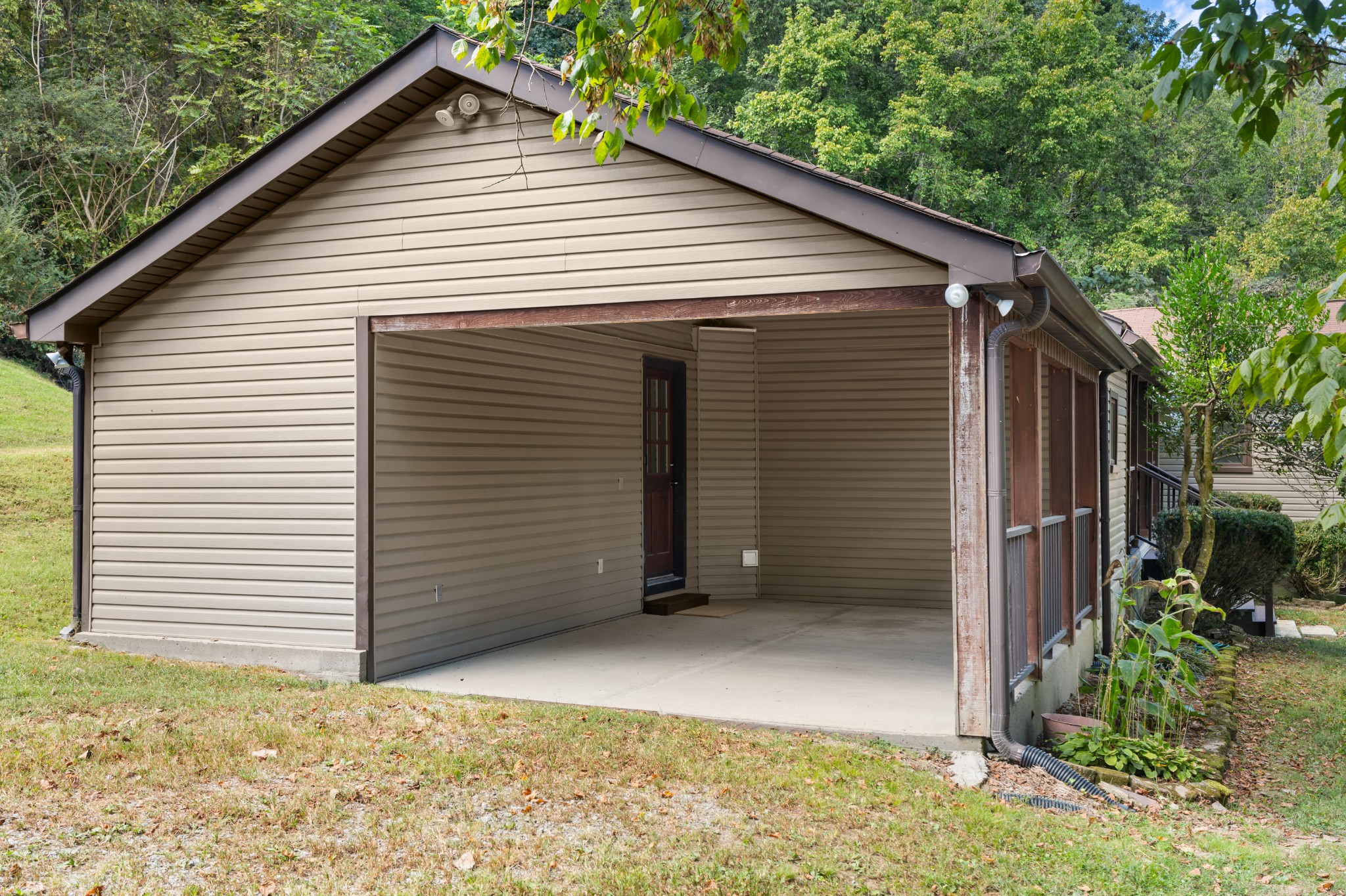 4833 Eatons Creek Rd
